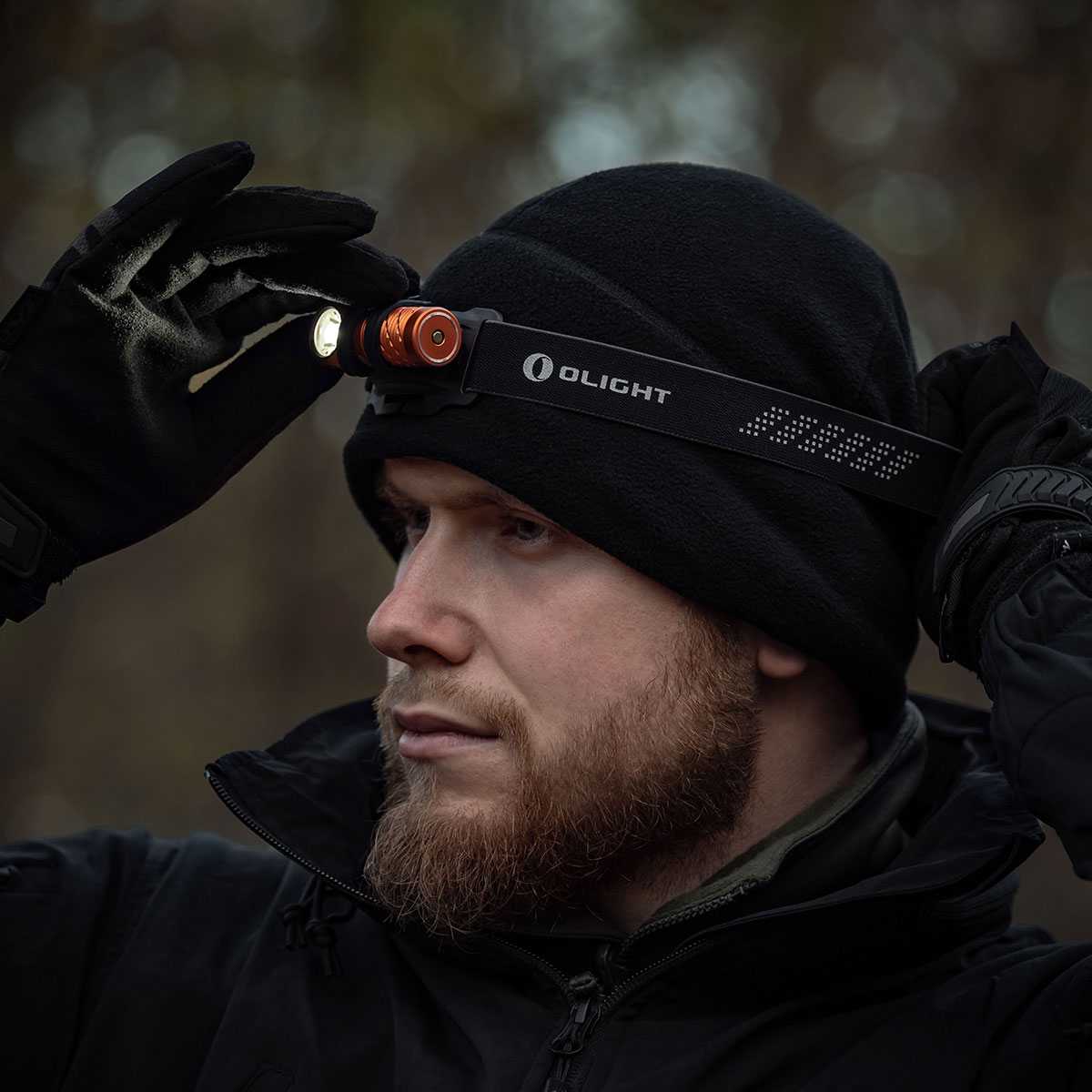Latarka czołowa i kątowa Olight Perun 2 Mini Kit Orange z opaską - 1100 lumenów