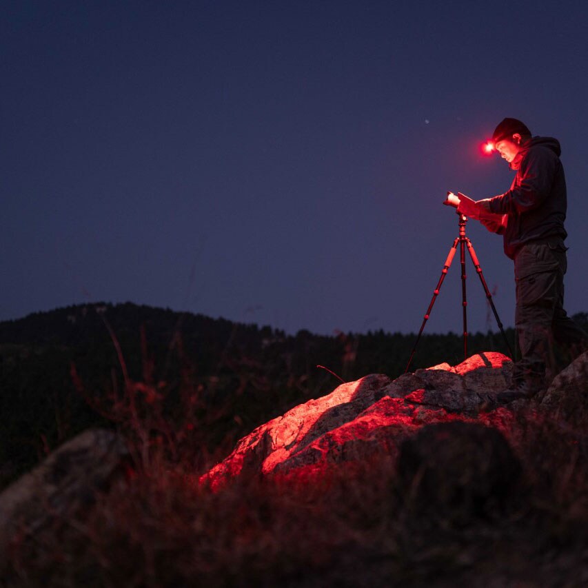 Latarka czołowa i kątowa Olight Perun 2 Mini Kit Lime Green z opaską - 1100 lumenów