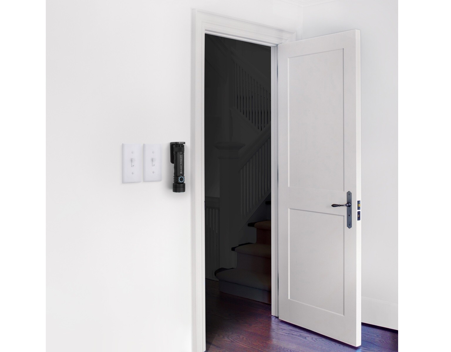 Latarka taktyczno-poszukiwawcza Olight Seeker 2 Pro Cool White - 3200 lumenów