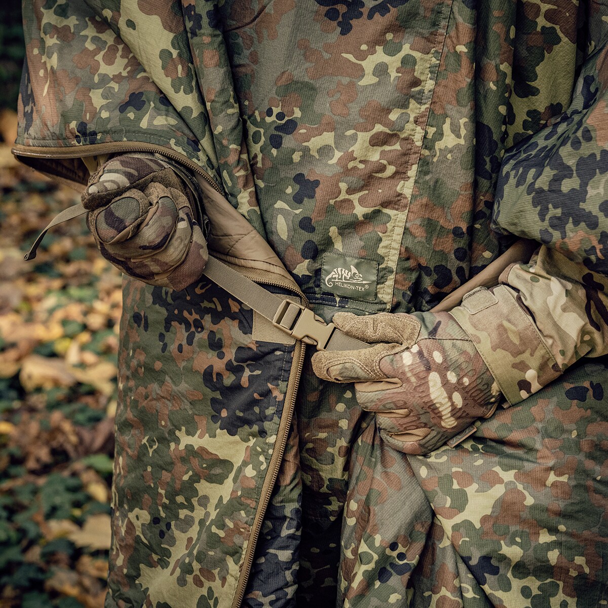 Ponczo Helikon-Tex Swagman Roll Climashield Apex z funkcją śpiwora - Flecktarn