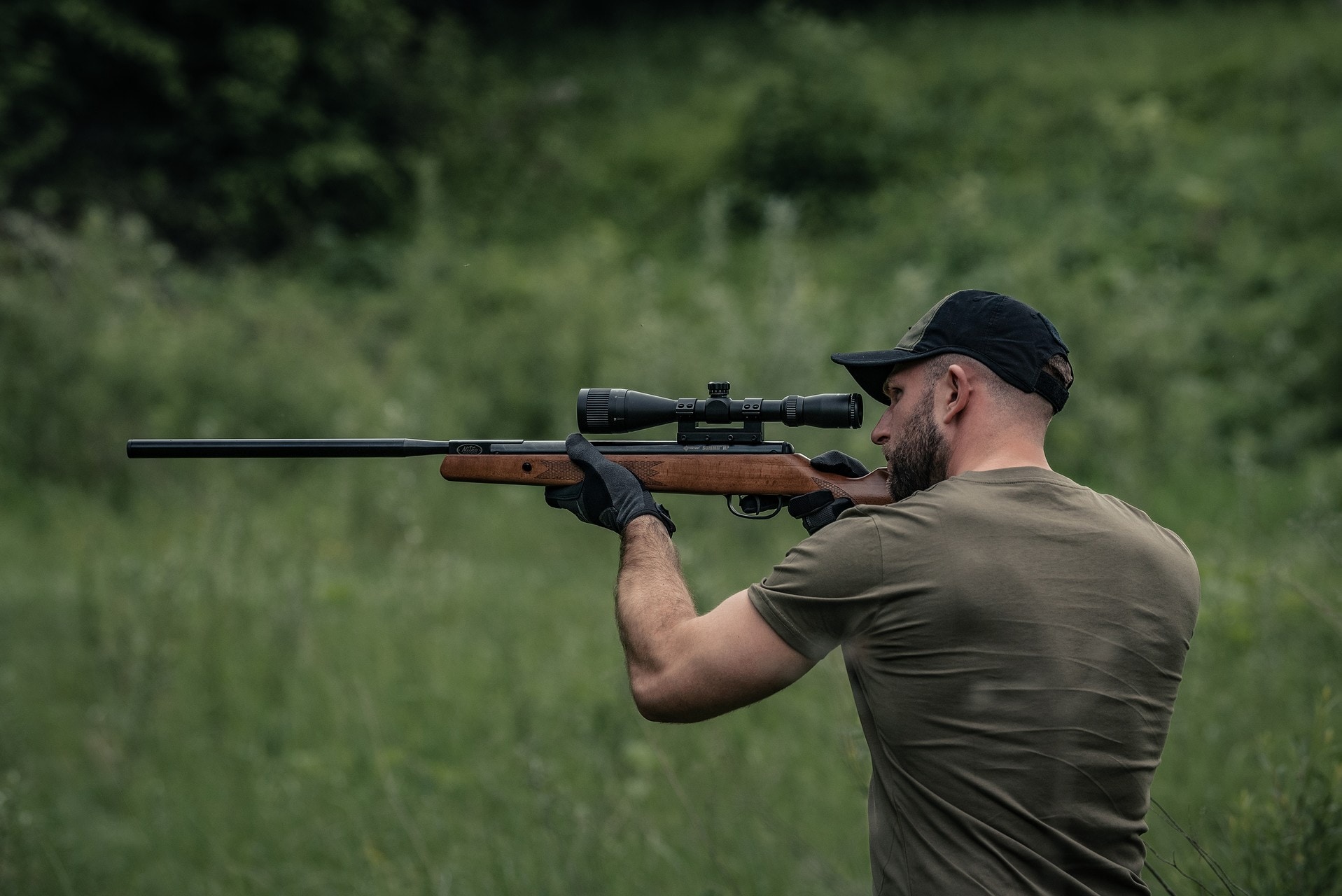 Wiatrówka Crosman Summit Nitro Piston 4,5 mm z lunetą 3-9x40