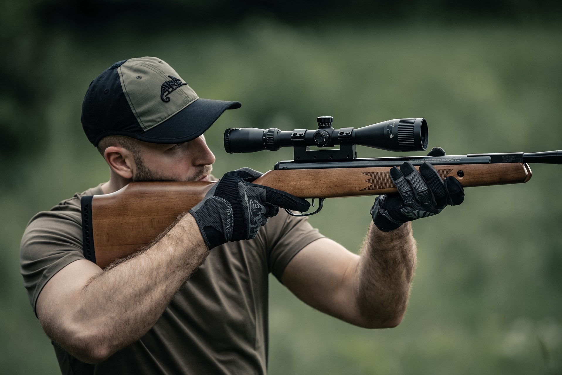 Wiatrówka Crosman Summit Nitro Piston 4,5 mm z lunetą 3-9x40