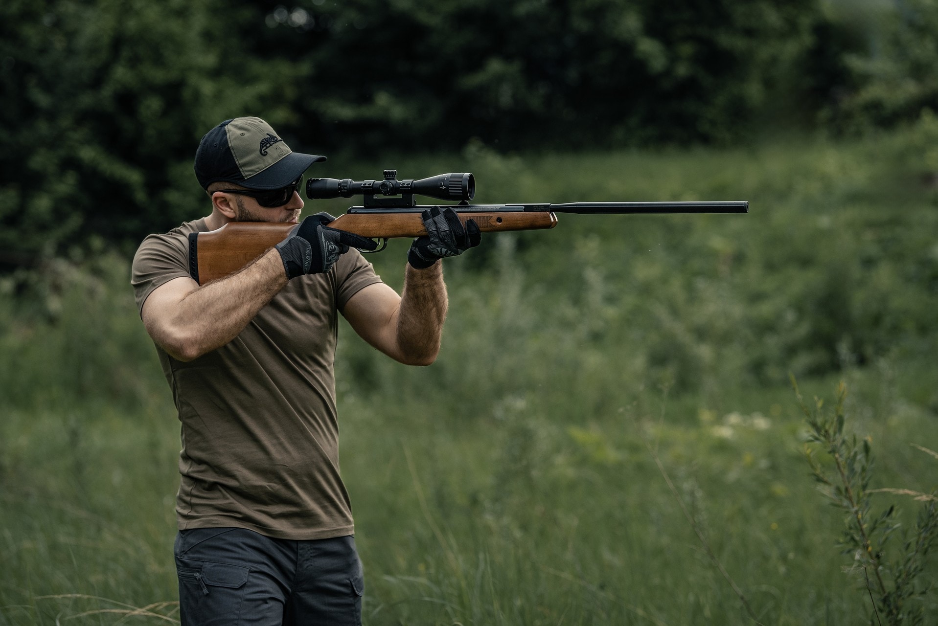 Wiatrówka Crosman Summit Nitro Piston 4,5 mm z lunetą 3-9x40