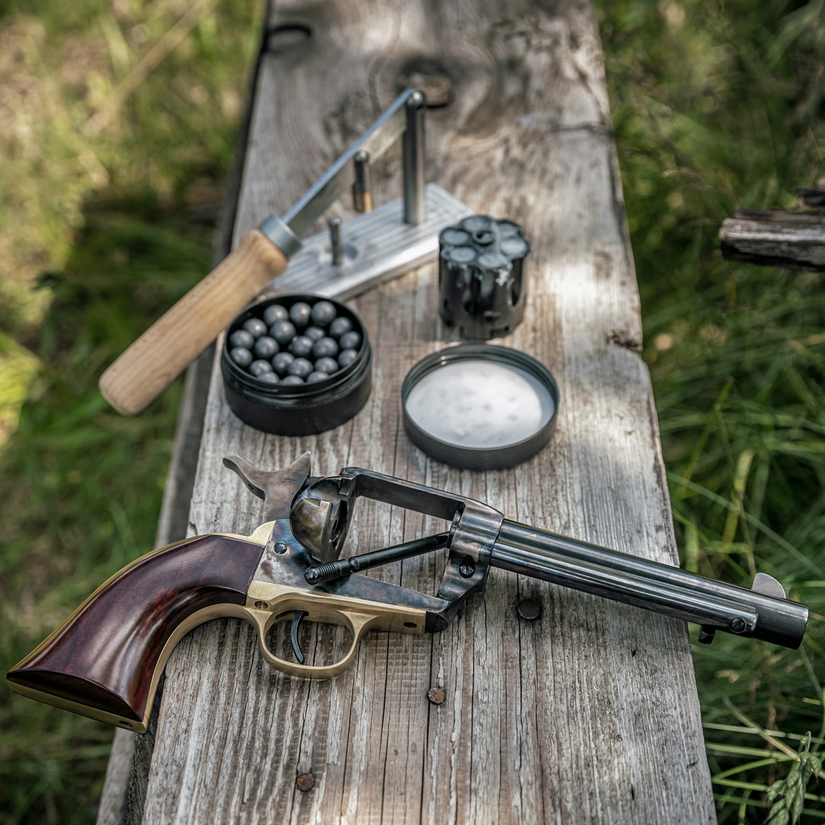 Rewolwer czarnoprochowy Uberti 1873 Cattleman .44 4,75