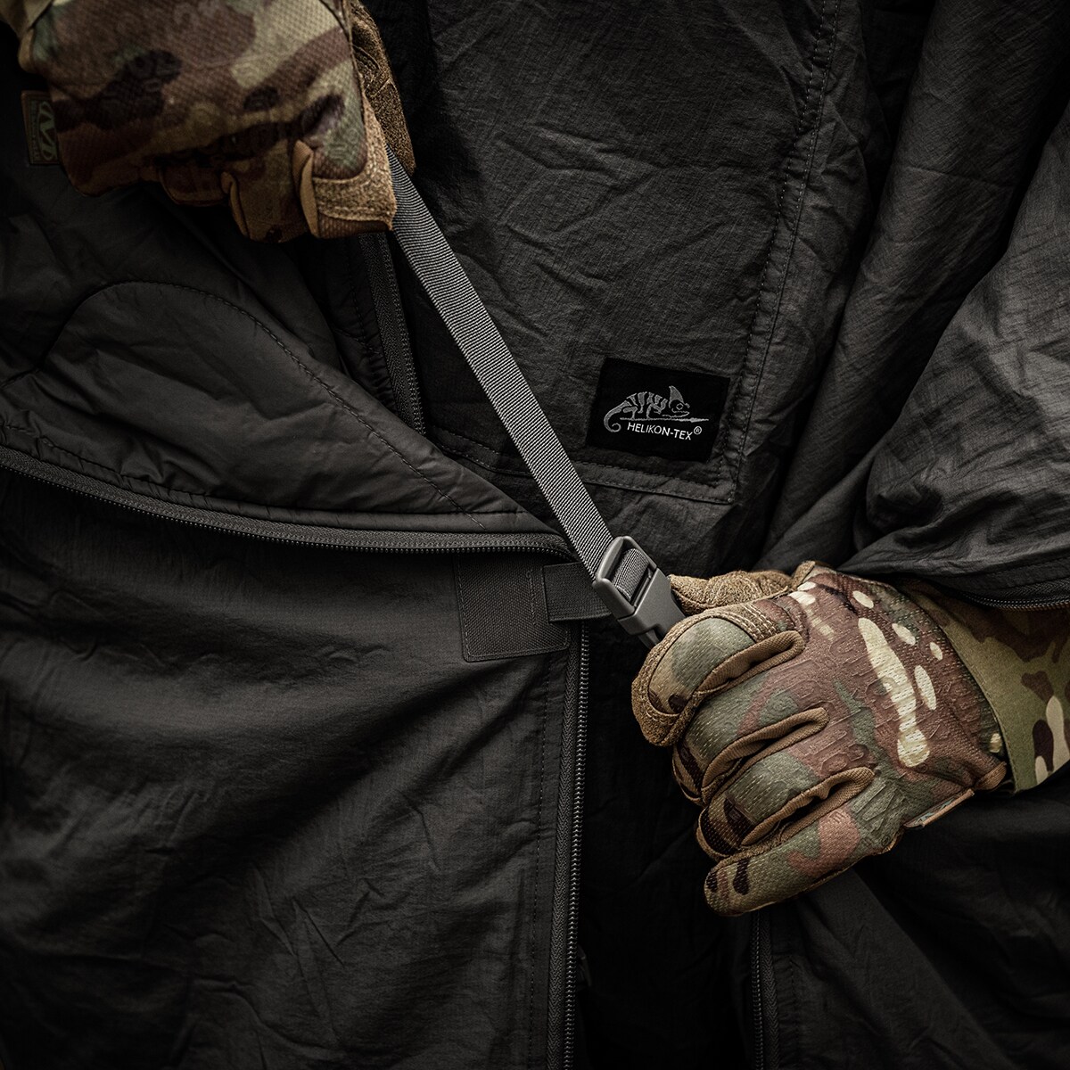 Ponczo Helikon Swagman Roll Climashield Apex z funkcją śpiwora - Black