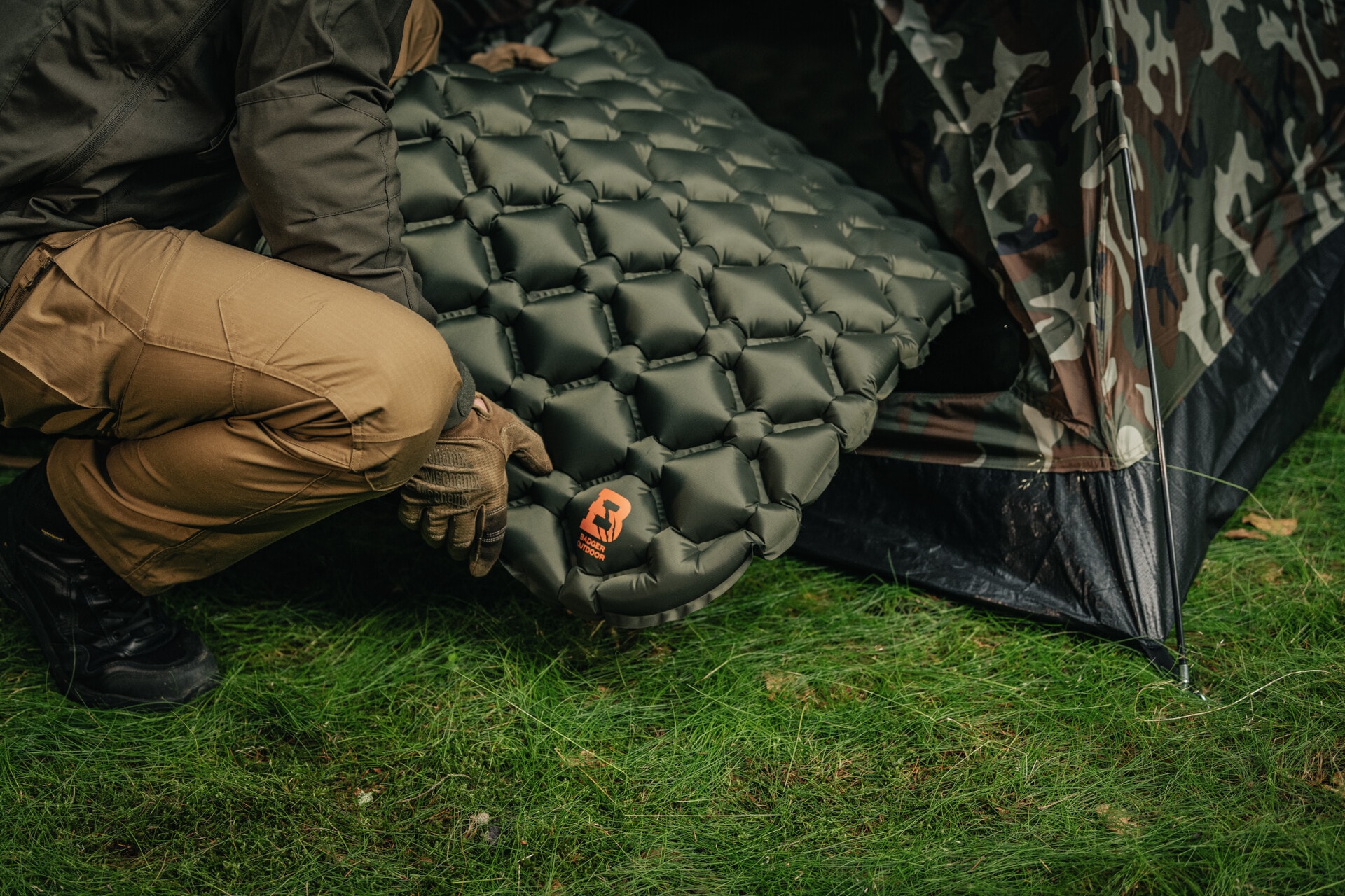 Namiot 2-osobowy Mil-Tec Iglu Standard - Woodland