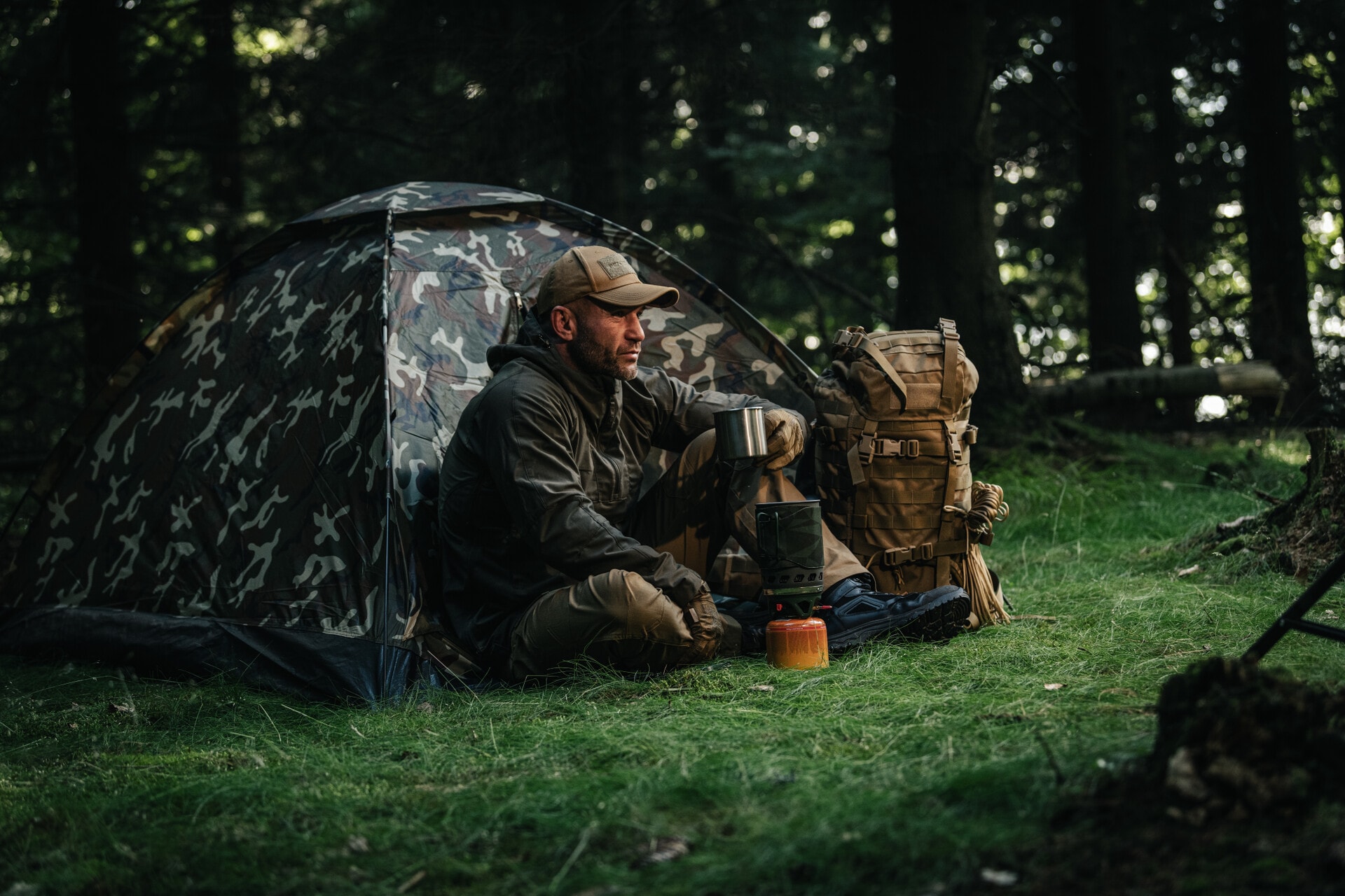 Namiot 2-osobowy Mil-Tec Iglu Standard - Woodland