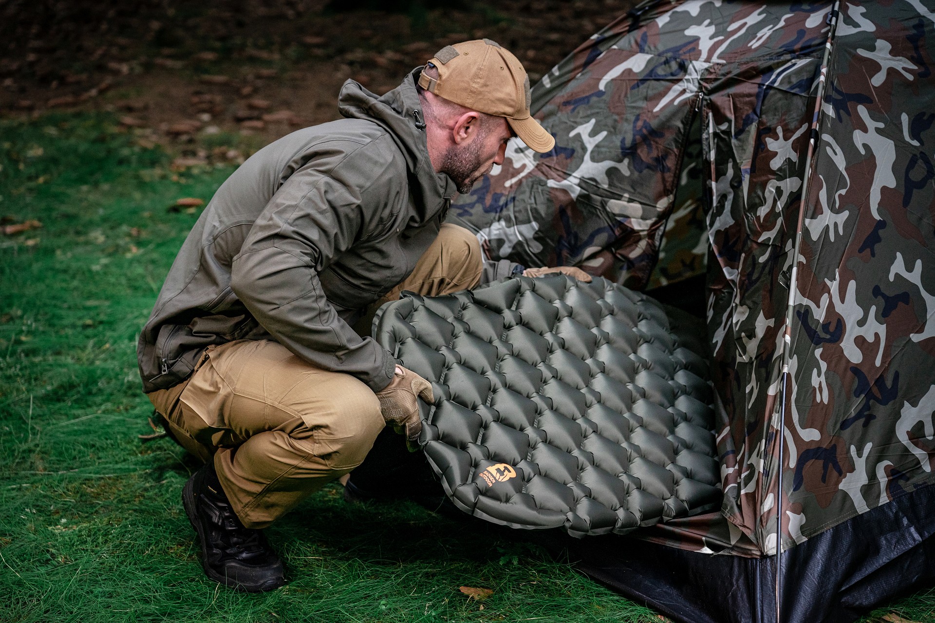 Namiot 2-osobowy Mil-Tec Iglu Standard - Woodland