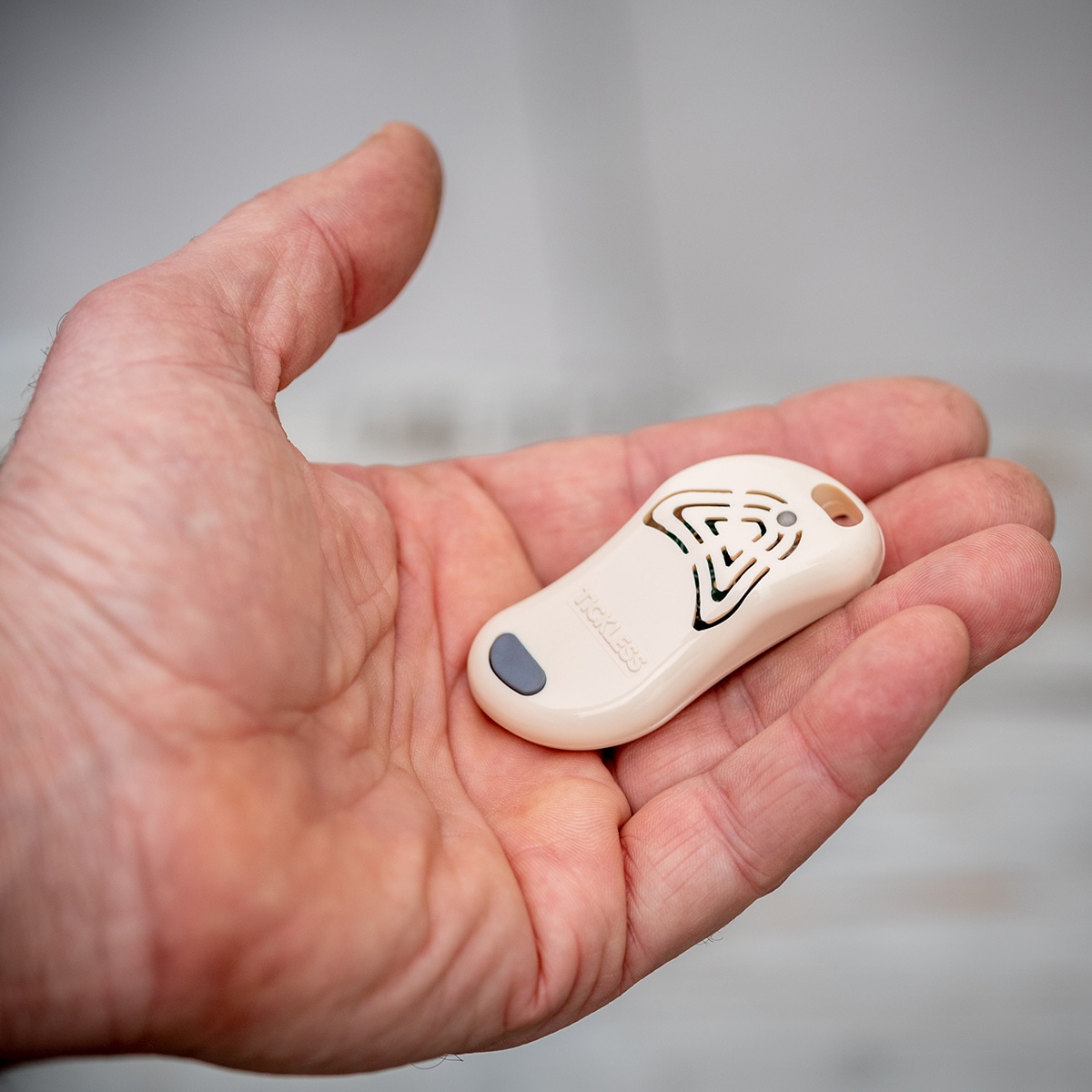 Ultradźwiękowa ochrona przed kleszczami TickLess Military - dla ludzi - Beige