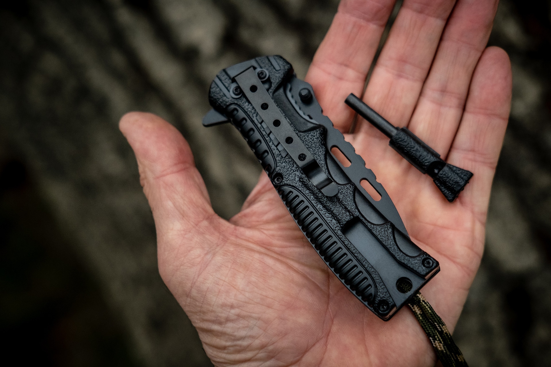 Nóż składany Mil-Tec Paracord z krzesiwem - Camo
