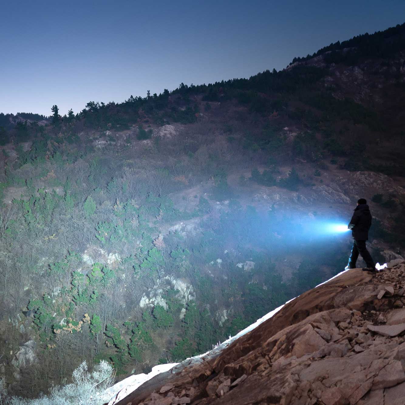 Latarka akumulatorowa Olight Baton 3 Pro Max Cool White Black - 2500 lumenów