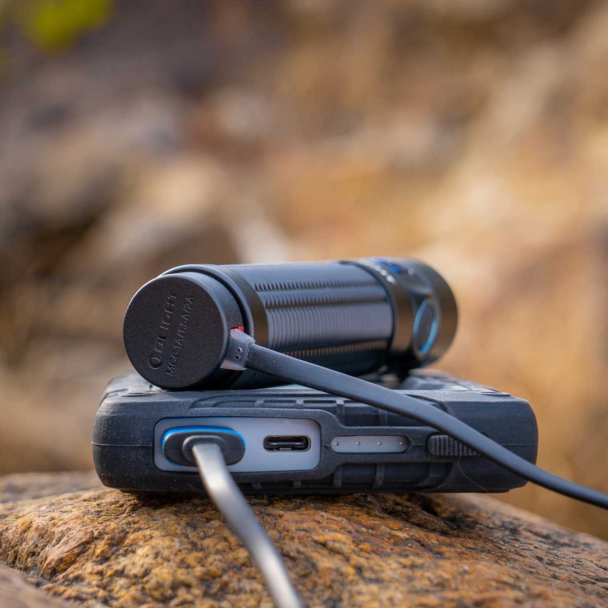 Latarka akumulatorowa Olight Baton 3 Pro Max Cool White Black - 2500 lumenów