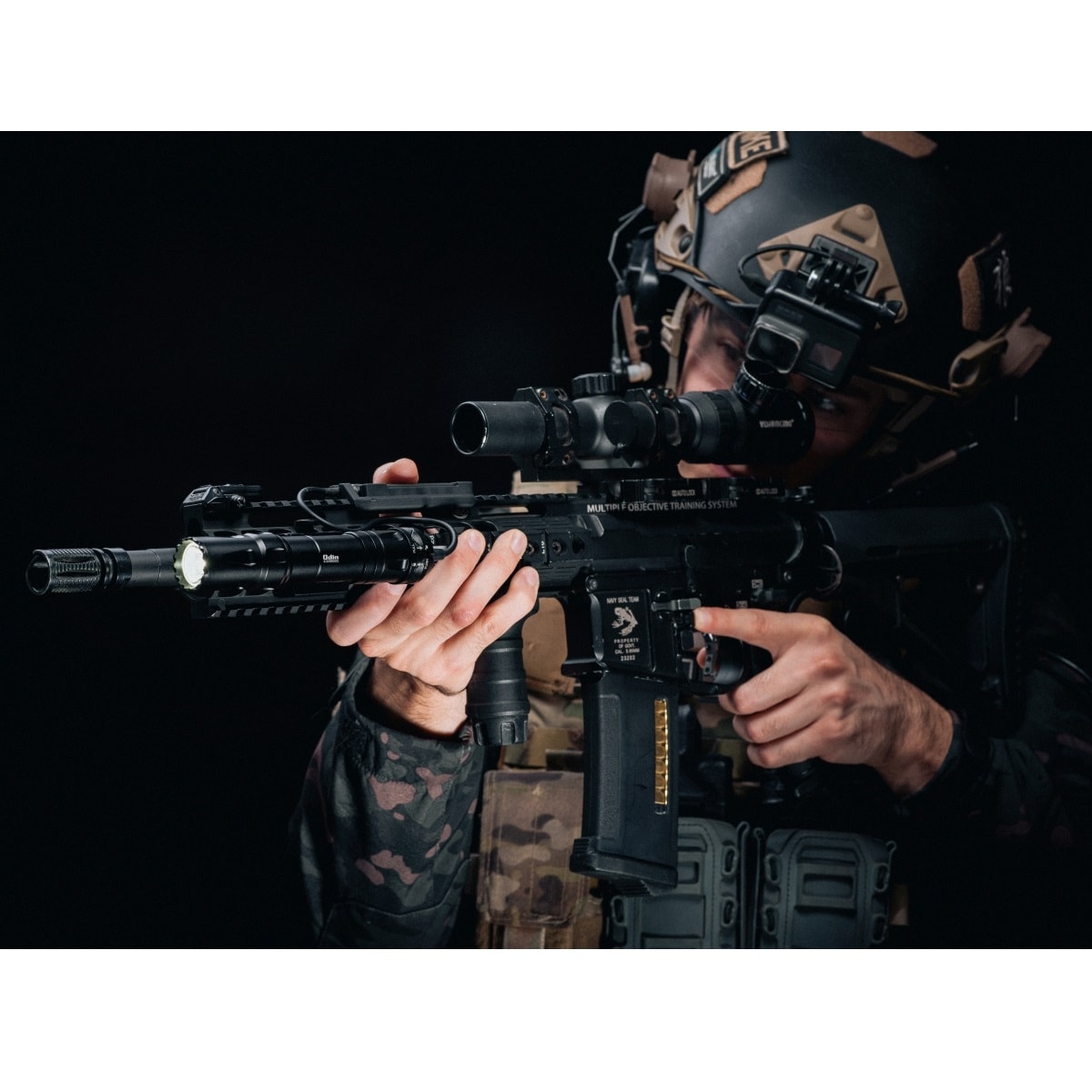 Latarka Olight Odin z montażem - 2000 lumenów