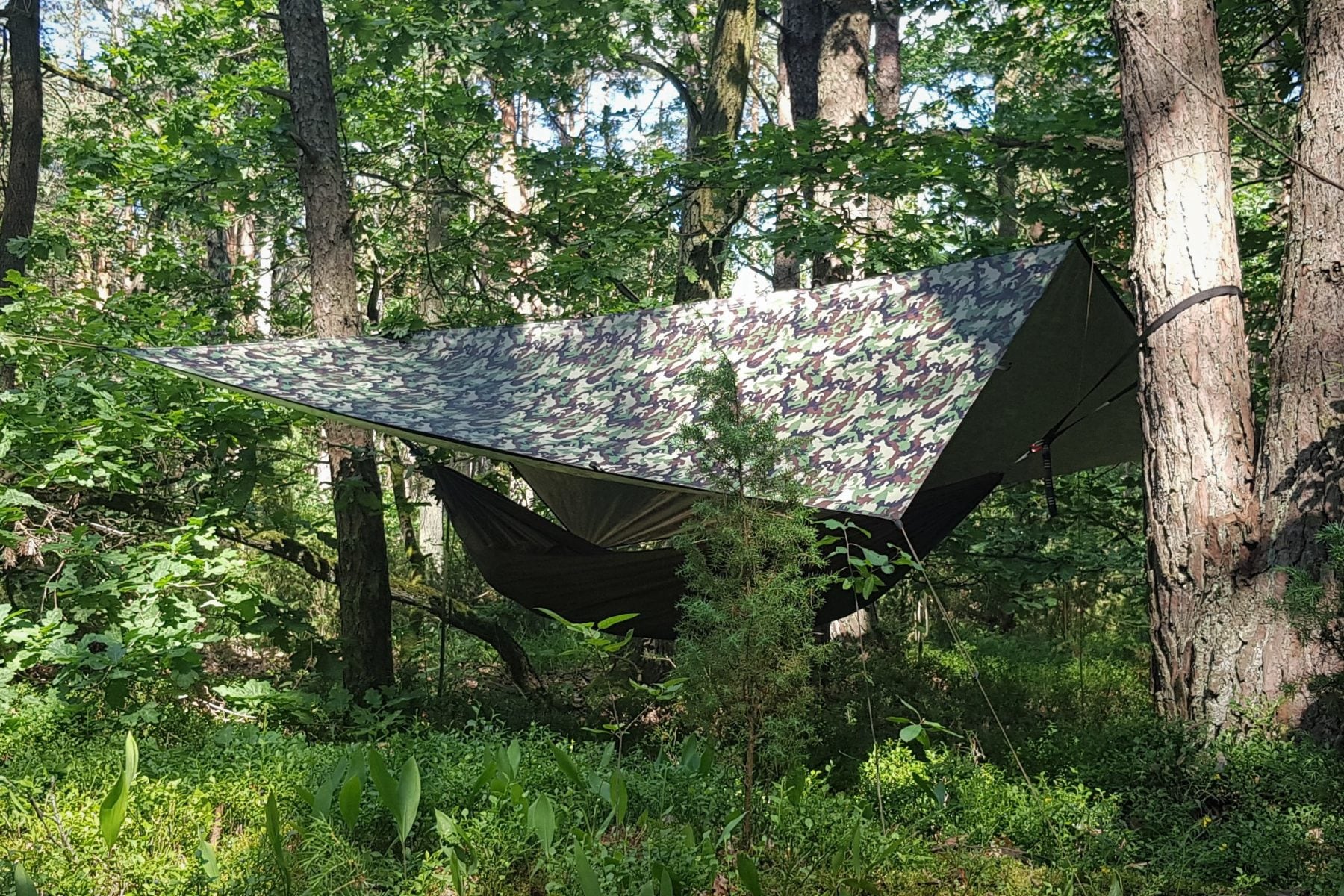 Płachta biwakowa Bushmen Thermo Tarp z termoizolacją 3X3 Camo