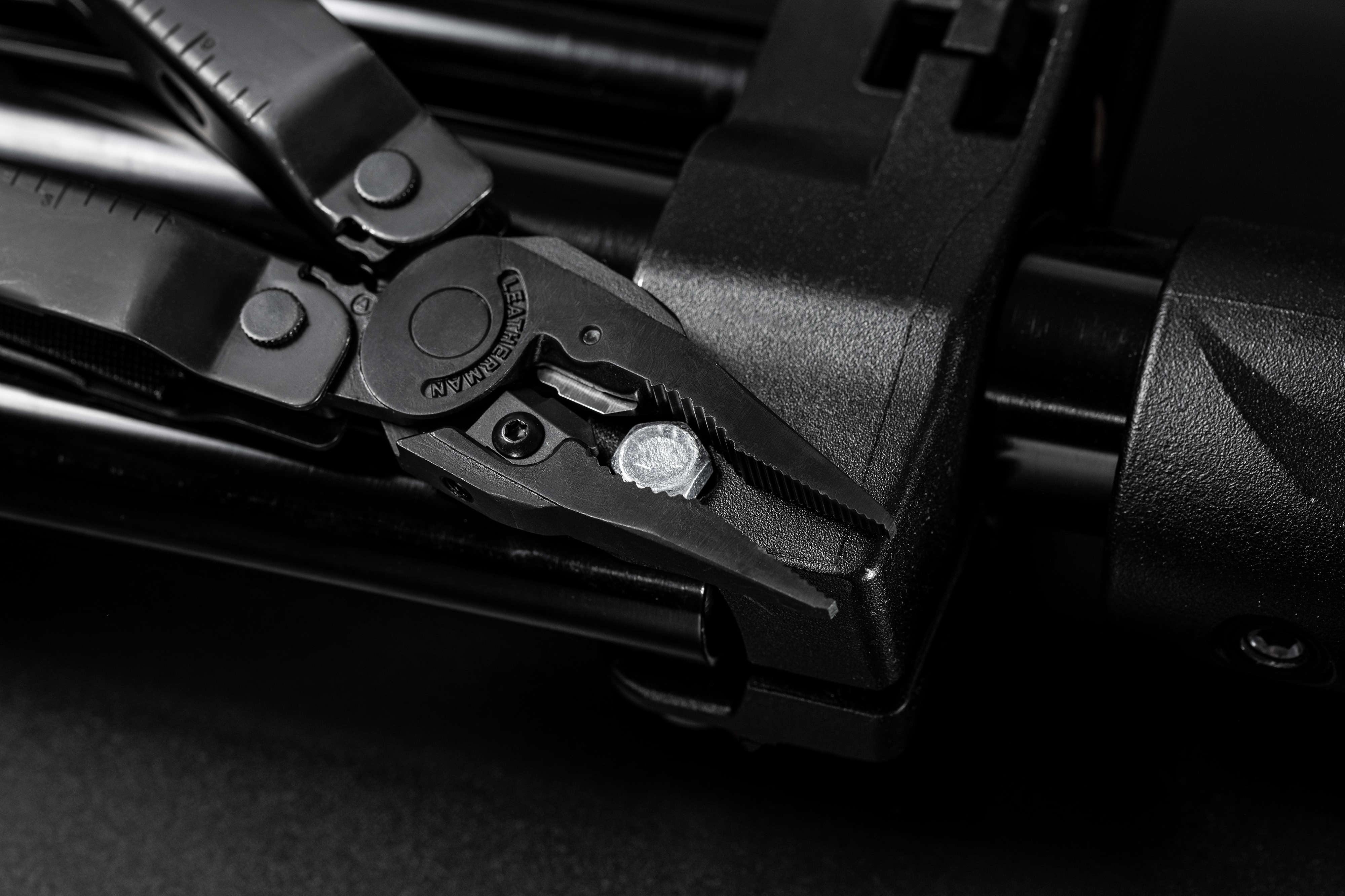 Leatherman Super Tool 300M Multitool - Black