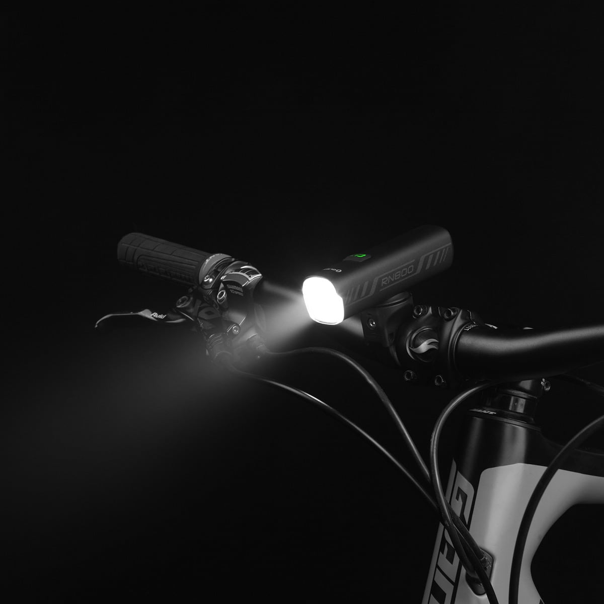 Światło rowerowe przednie z montażem Olight Magicshine RN800 - 800 lumenów