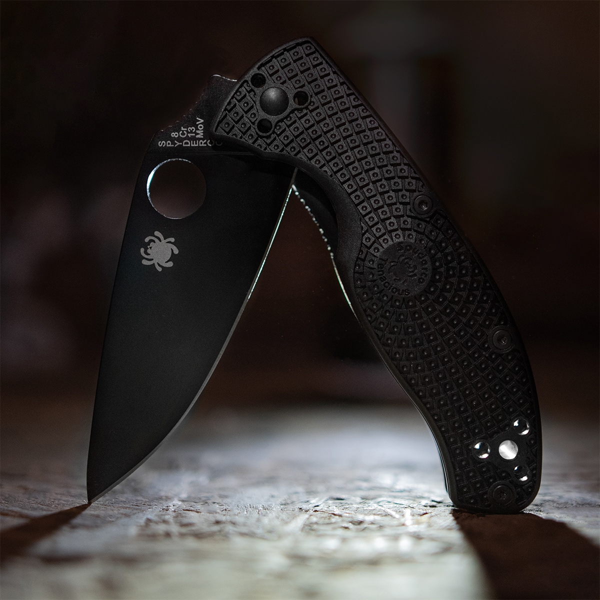 Nóż składany Spyderco Tenacious Lightweight 8Cr13MoV - Black