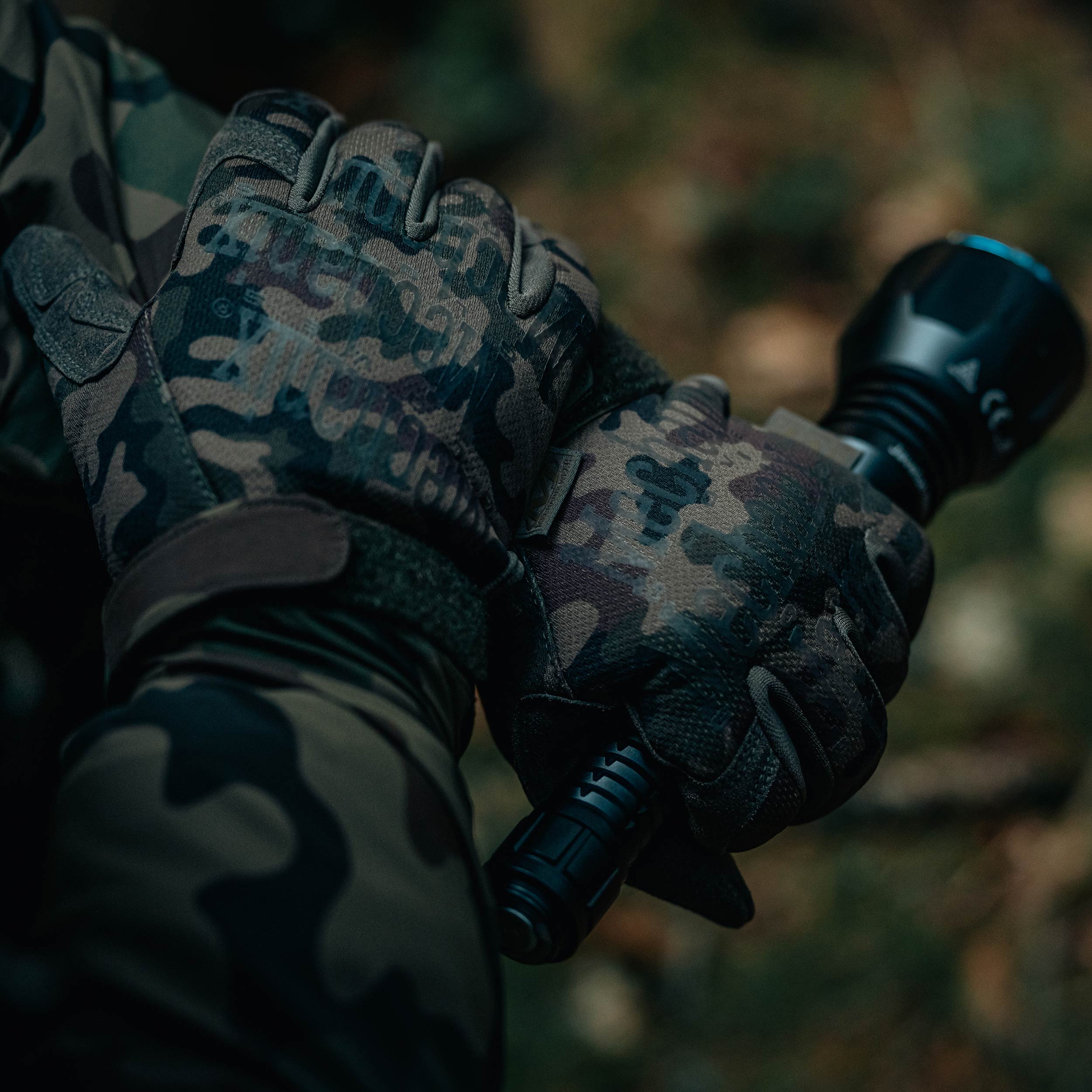 Latarka taktyczno-poszukiwawcza Olight Javelot Turbo - zasięg 1300 m