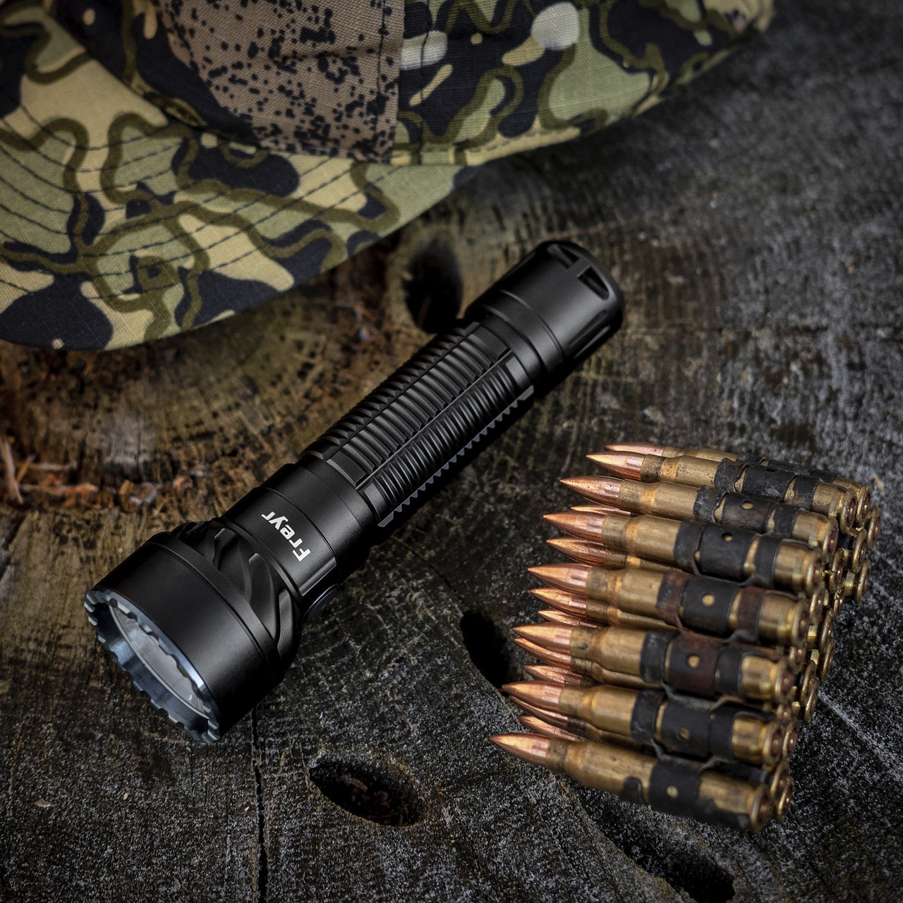 Latarka Olight Freyr Four Colors light - 1750 lumenów