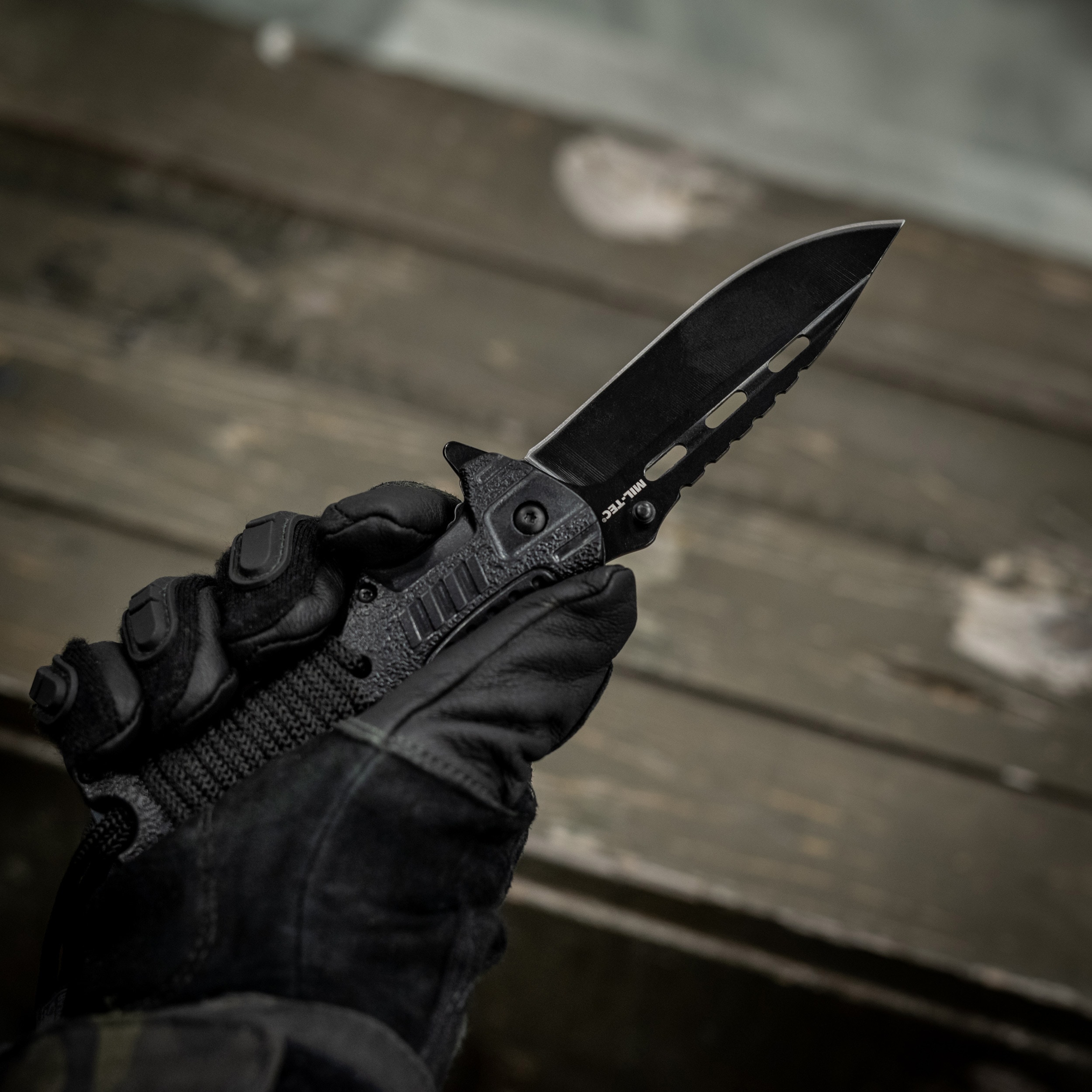 Nóż składany Mil-Tec Paracord z krzesiwem - Black
