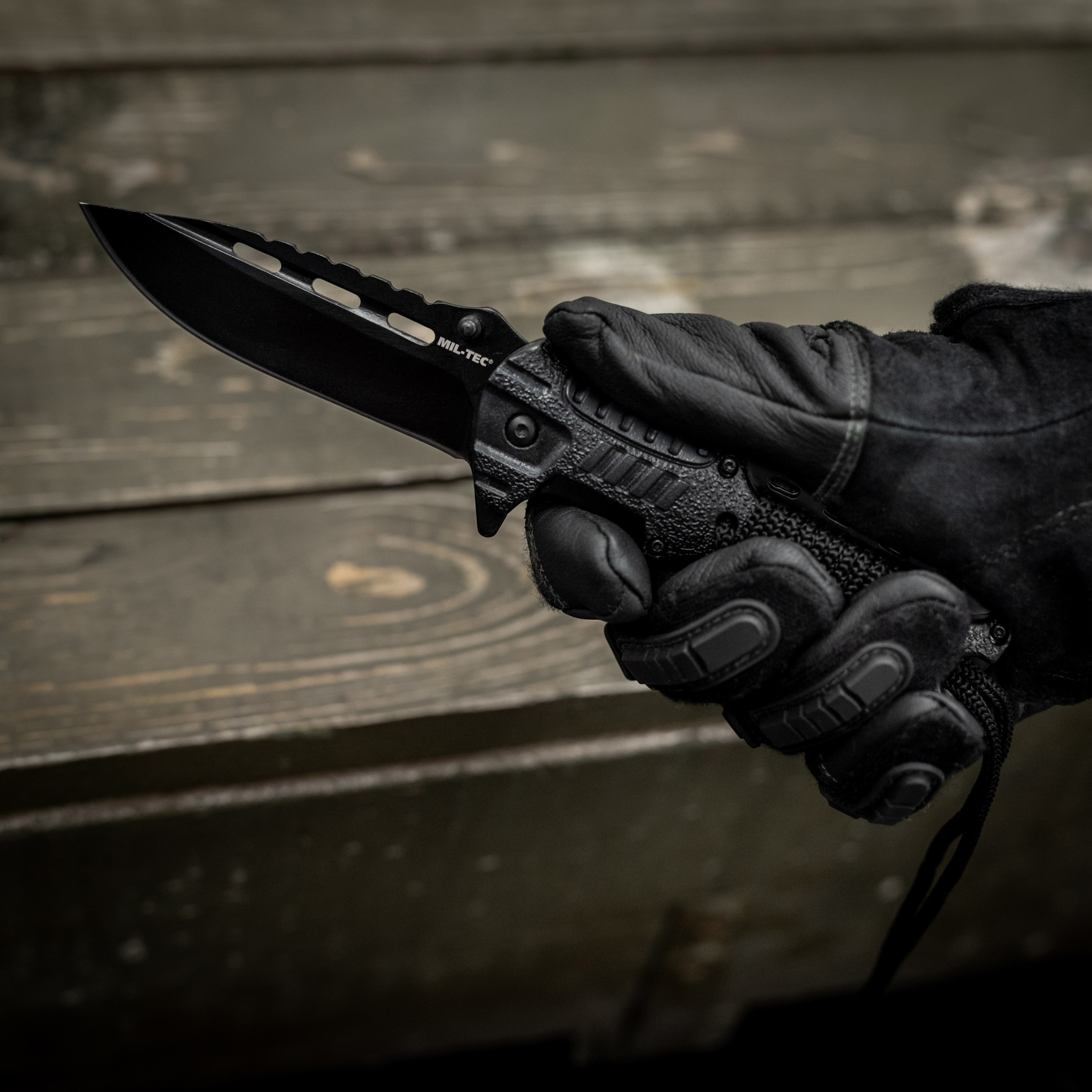 Nóż składany Mil-Tec Paracord z krzesiwem - Black