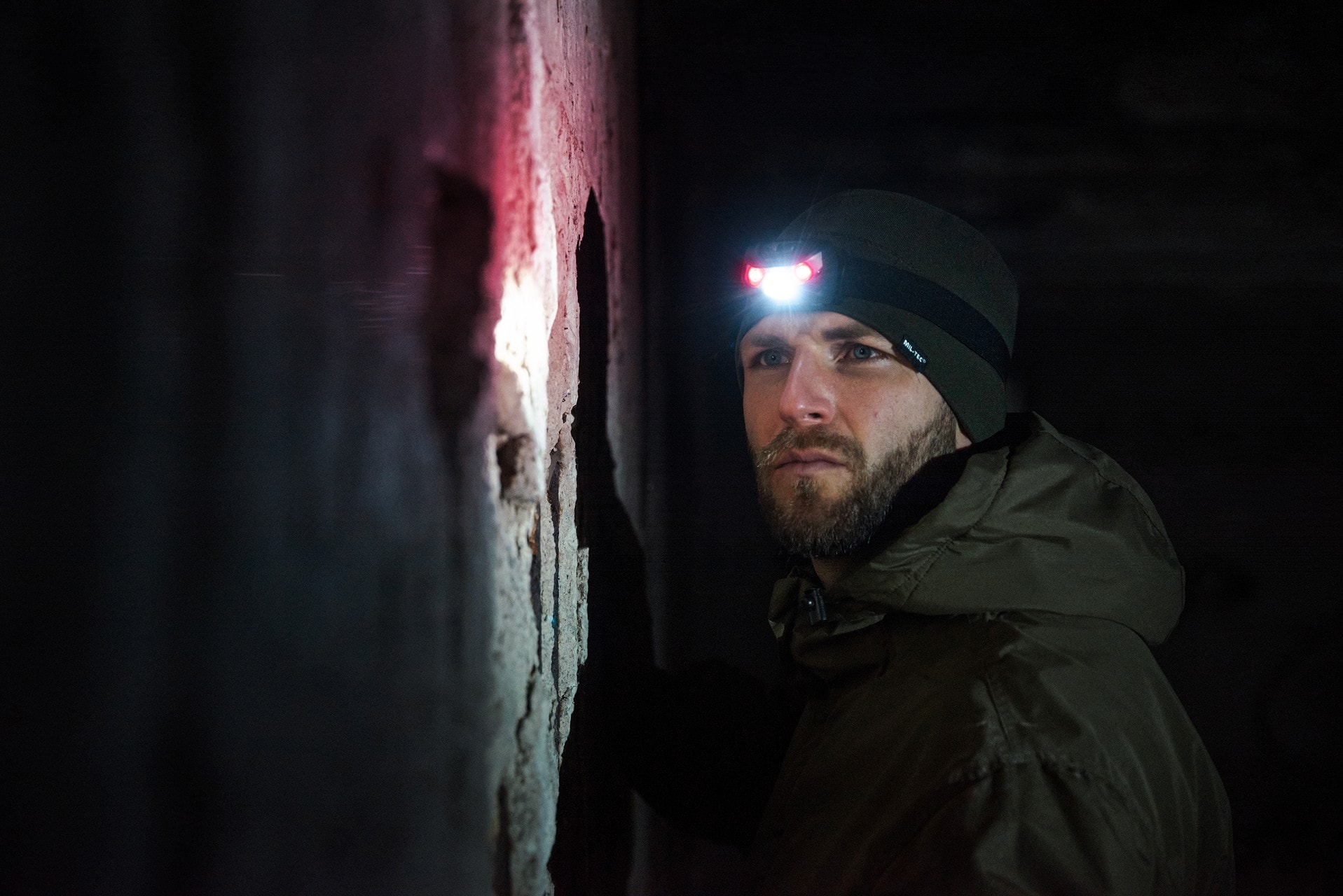 Latarka czołowa Mil-Tec CREE XPE - 200 lumenów