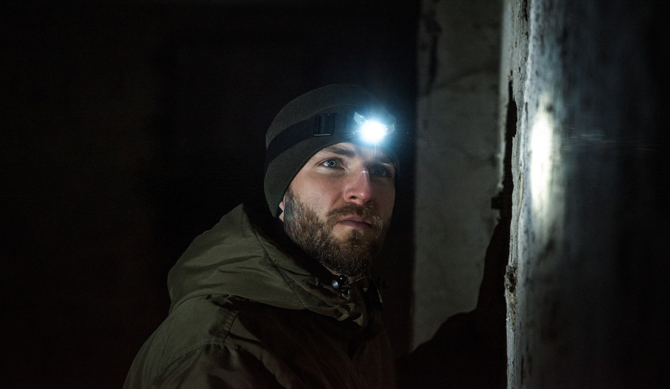 Latarka czołowa Mil-Tec CREE XPE - 200 lumenów