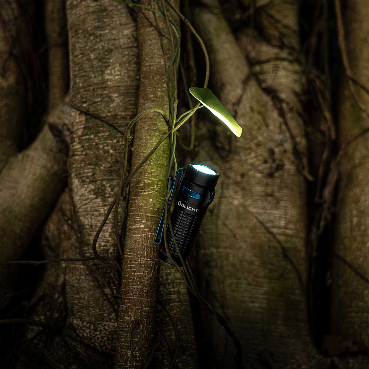 Latarka akumulatorowa Olight Baton 3 Premium Edition Black z bezprzewodowym etui ładującym - 1200 lumenów