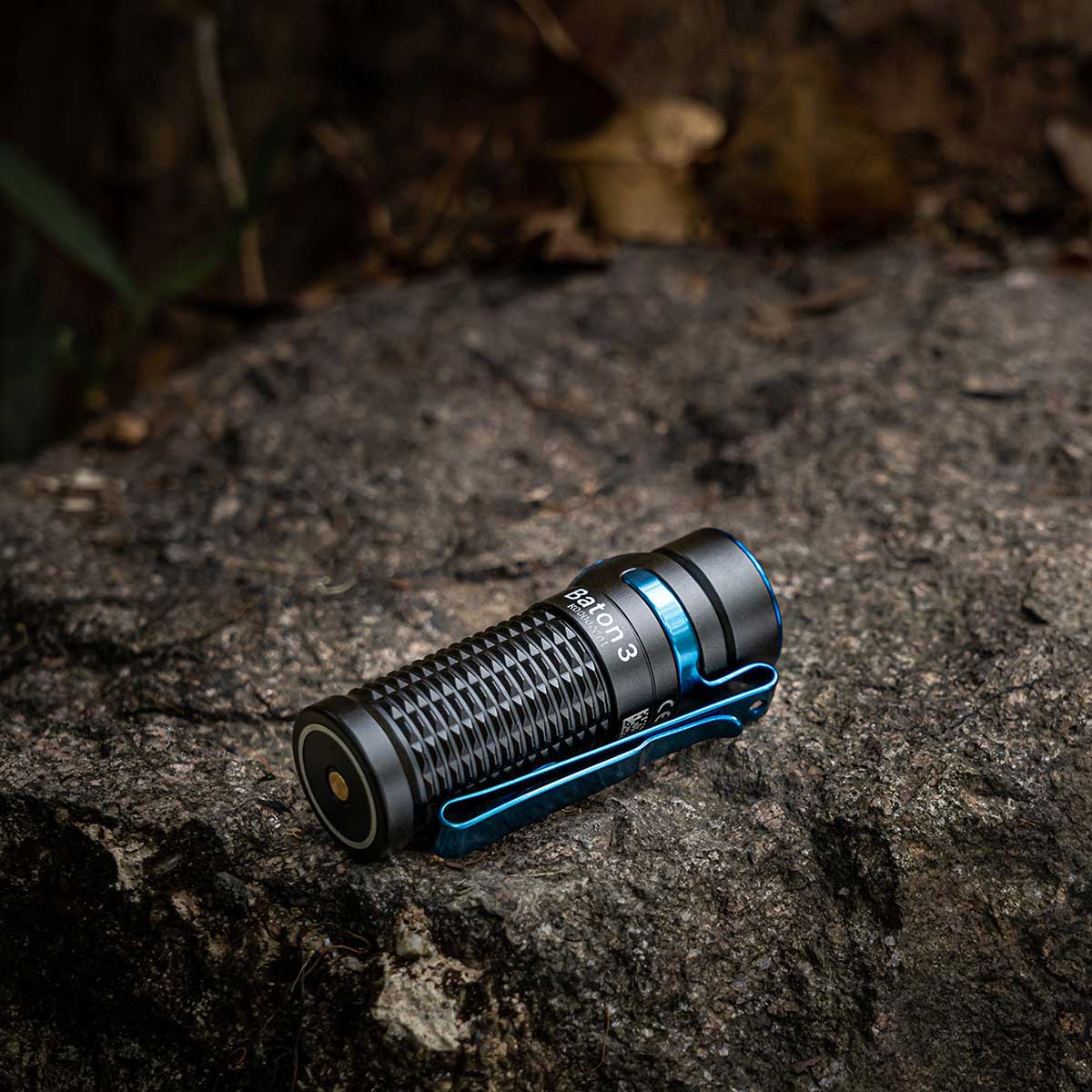 Latarka akumulatorowa Olight Baton 3 Premium Edition Black z bezprzewodowym etui ładującym - 1200 lumenów