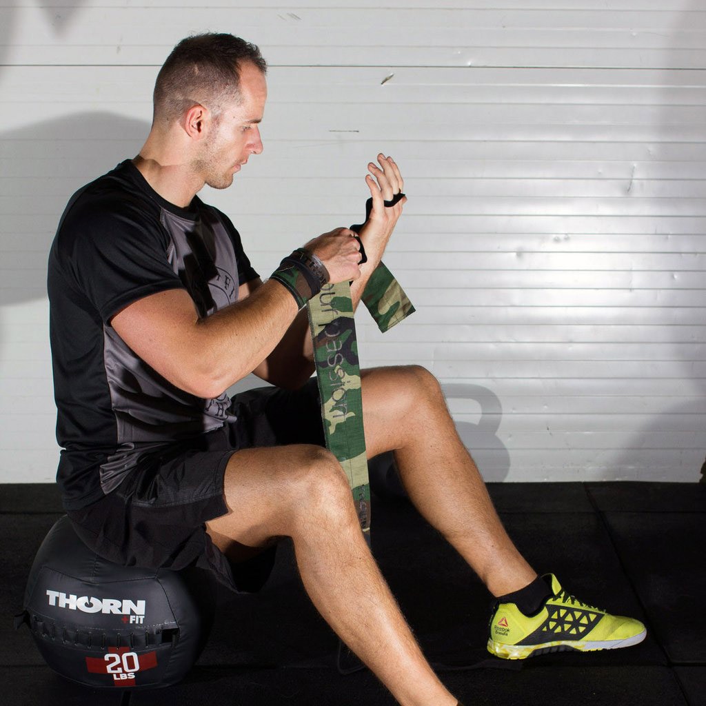 Ściągacz nadgarstka Thorn+Fit - Camo