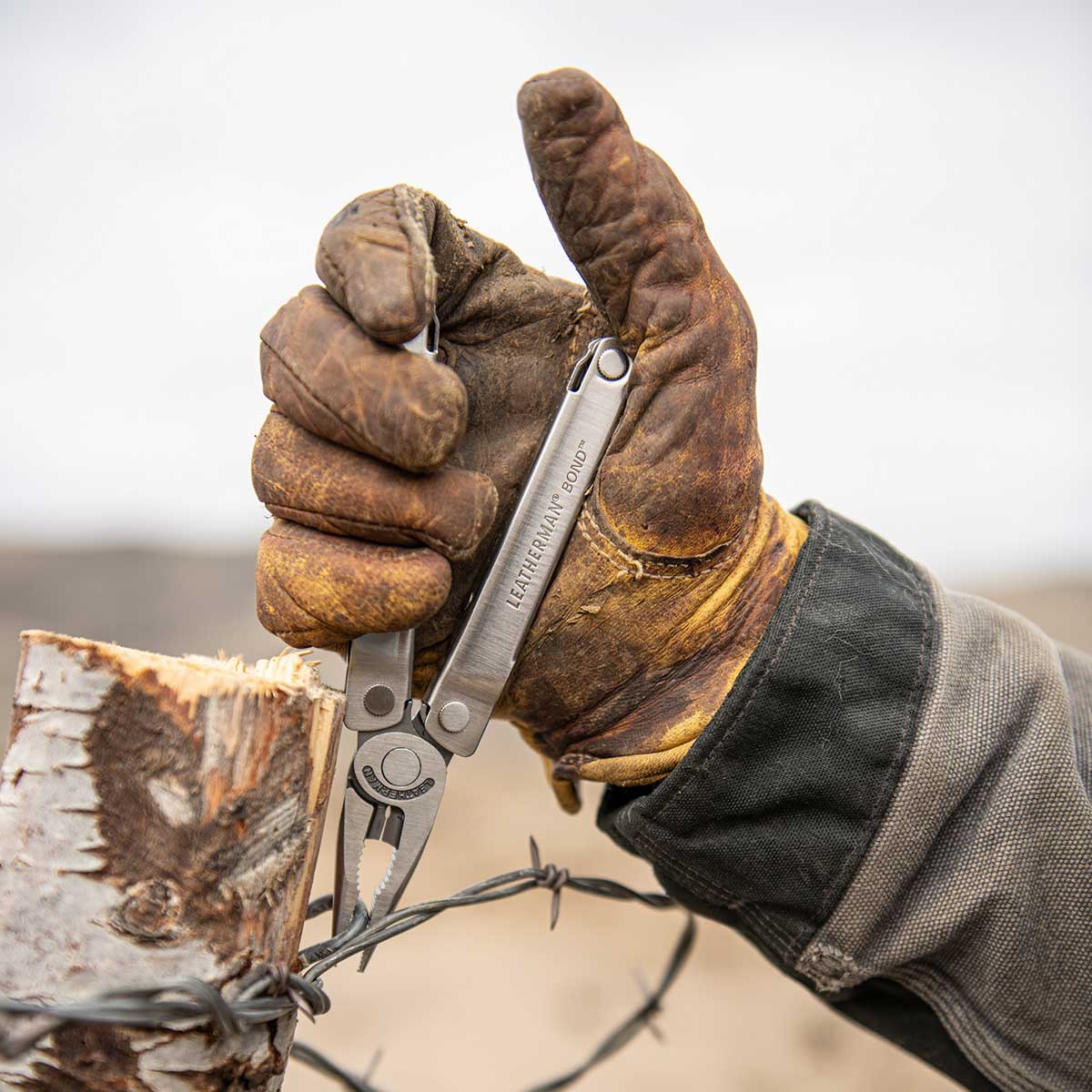 Multitool Leatherman Bond z kaburą