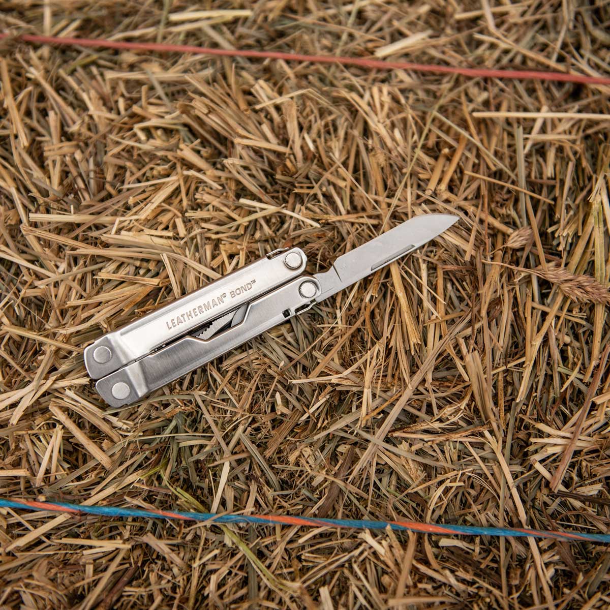 Multitool Leatherman Bond z kaburą