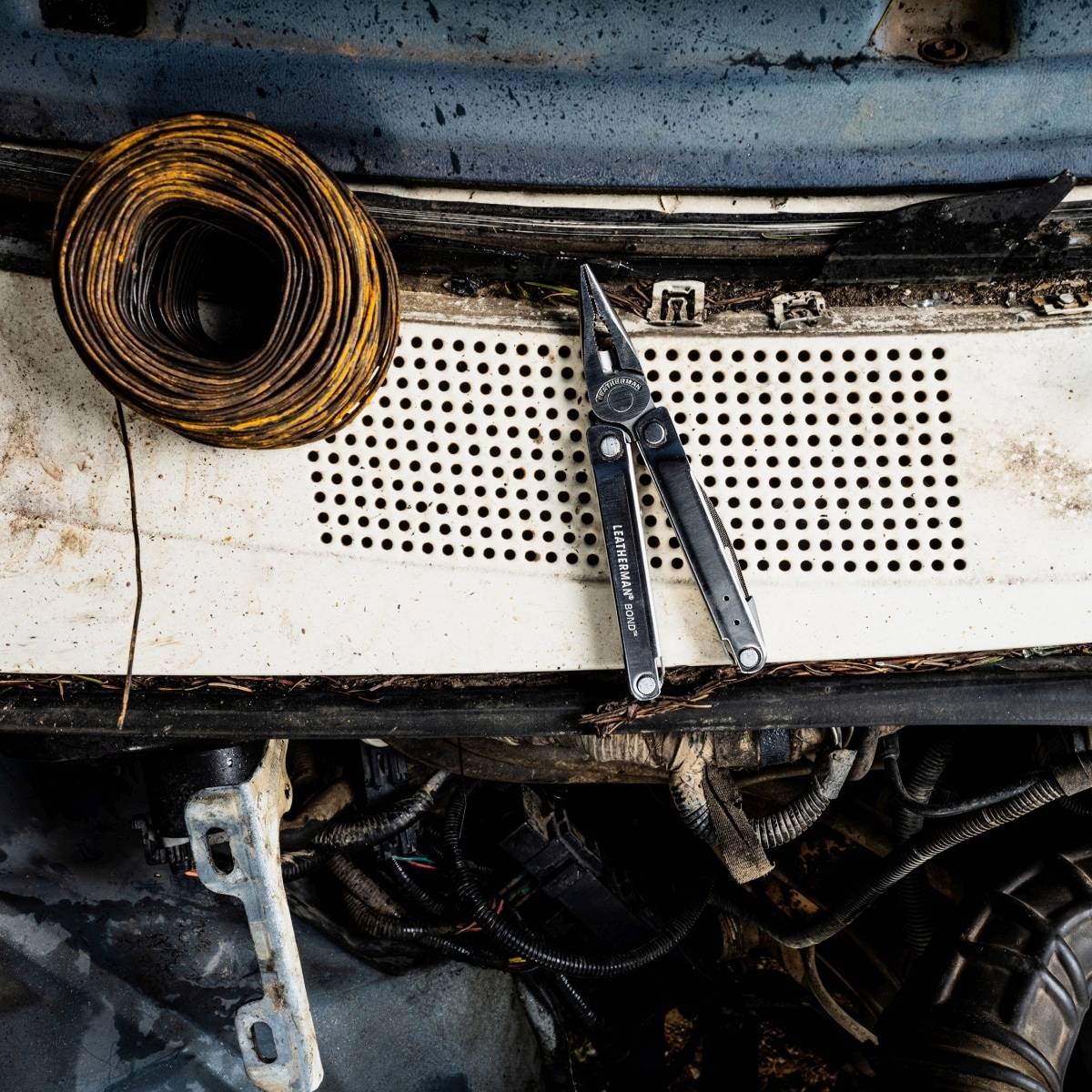 Multitool Leatherman Bond z kaburą