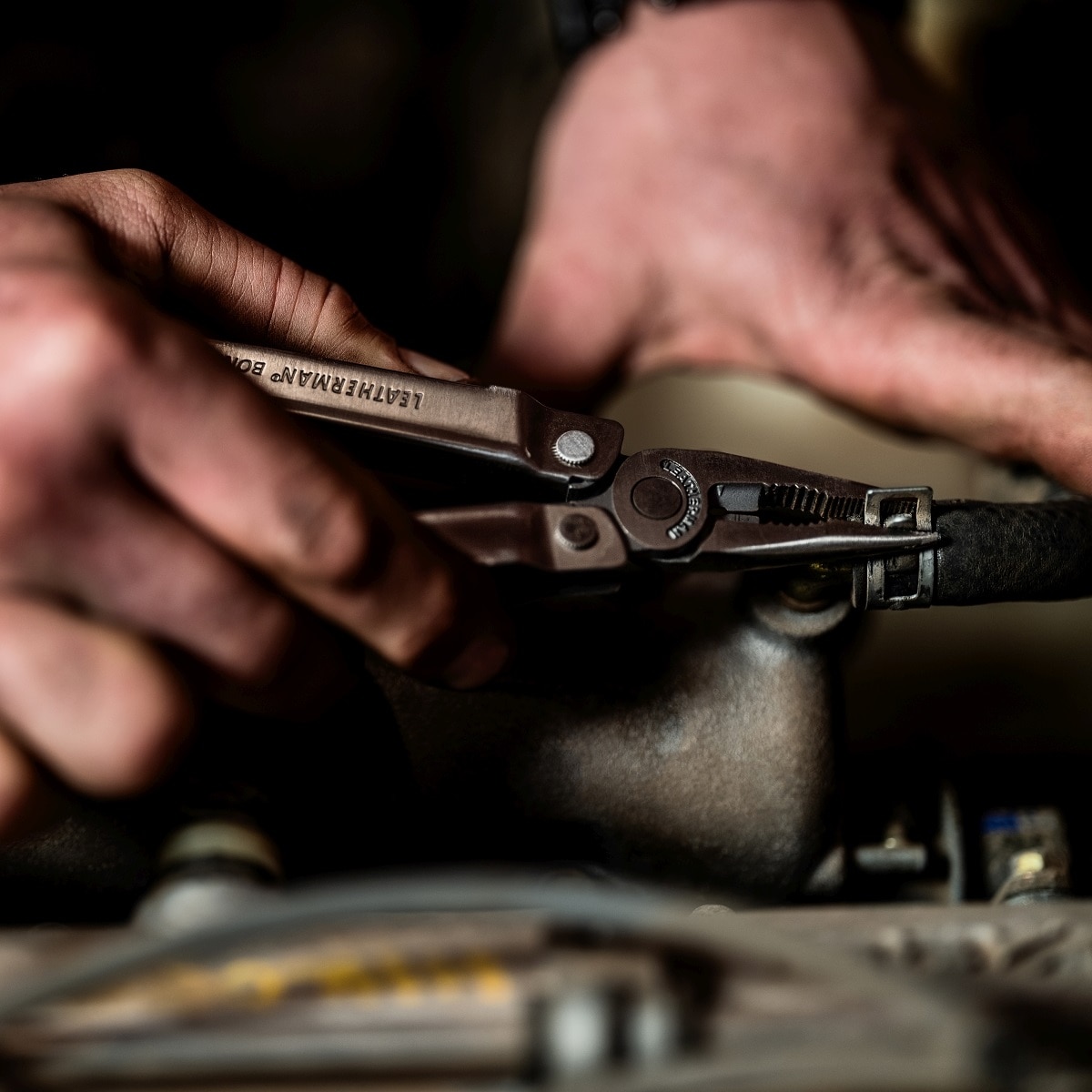 Multitool Leatherman Bond z kaburą