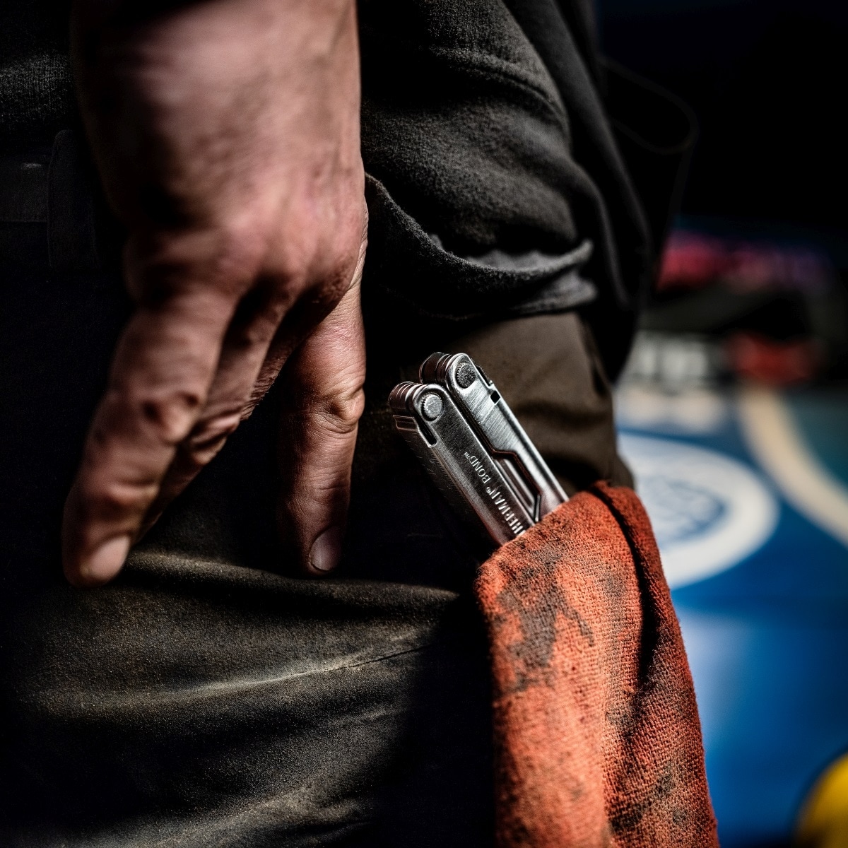 Multitool Leatherman Bond z kaburą