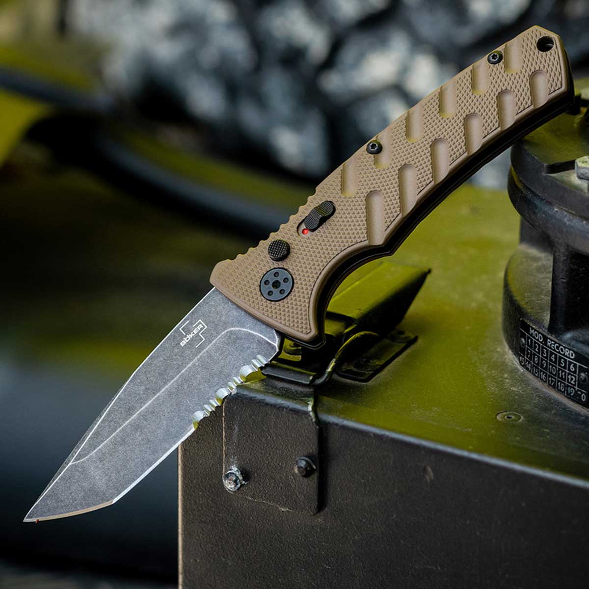 Nóż sprężynowy Boker Plus Strike Tanto - Coyote