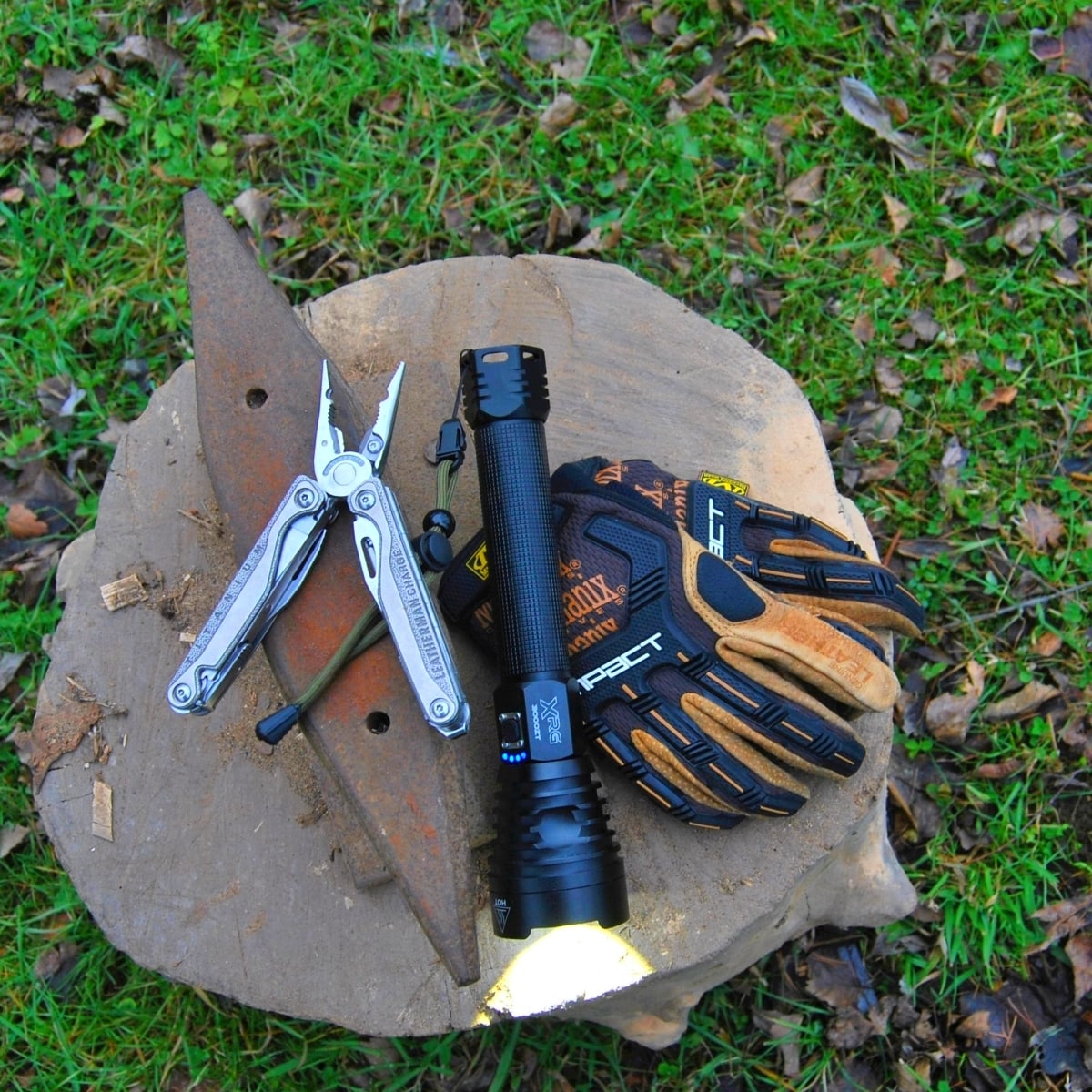 Latarka akumulatorowa XRG 3000 Zoom Thrower - 3000 lumenów