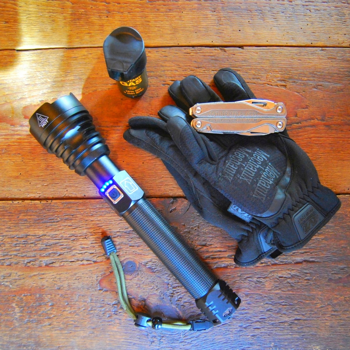 Latarka akumulatorowa XRG 3000 Zoom Thrower - 3000 lumenów