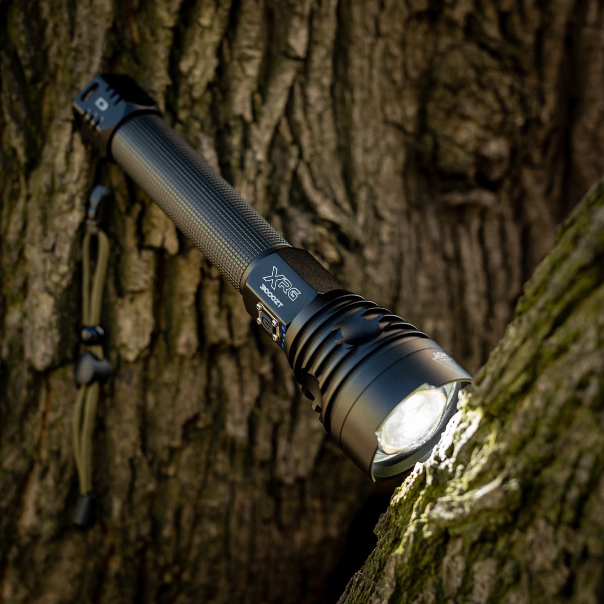 Latarka akumulatorowa XRG 3000 Zoom Thrower - 3000 lumenów