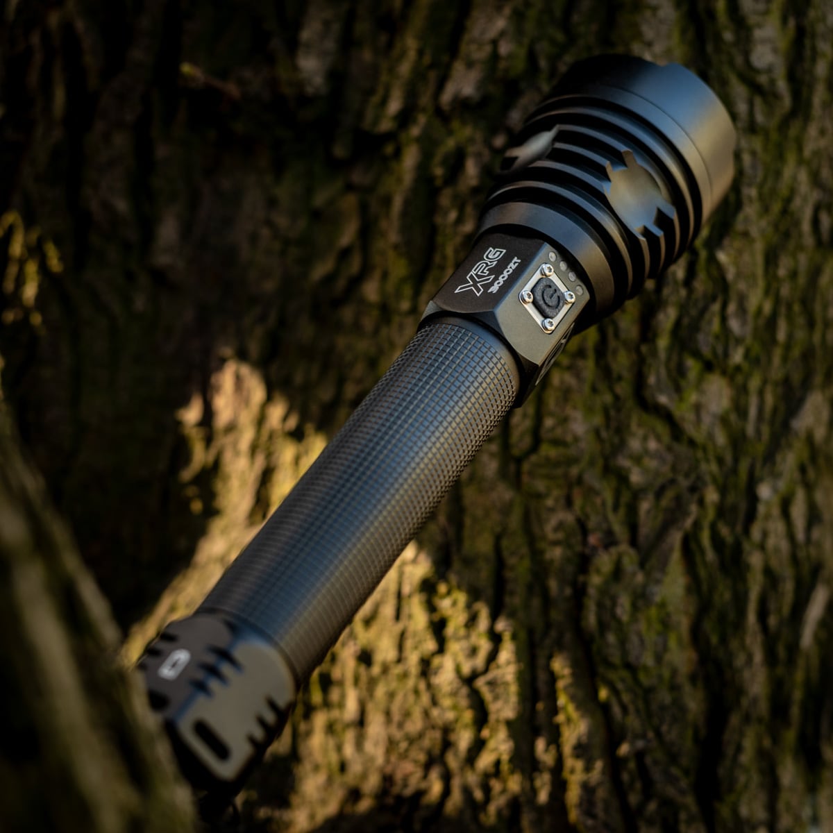 Latarka akumulatorowa XRG 3000 Zoom Thrower - 3000 lumenów