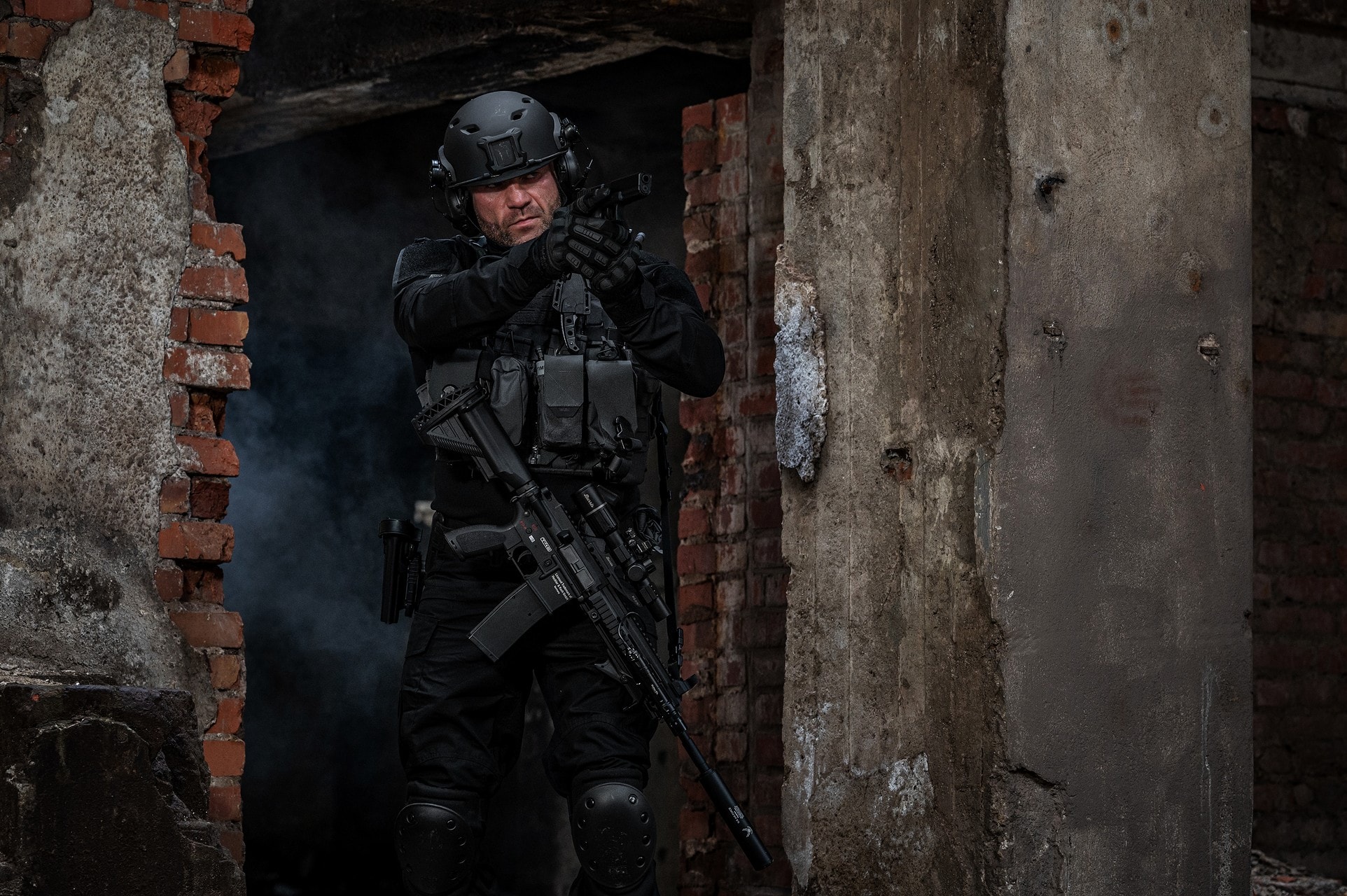 Chwyt kątowy przedni Strike Industries Cobra Tactical Fore Grip RIS - Black