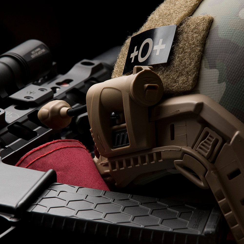 Latarka na hełm Princeton Tec Charge Pro Tan - 55 lumenów