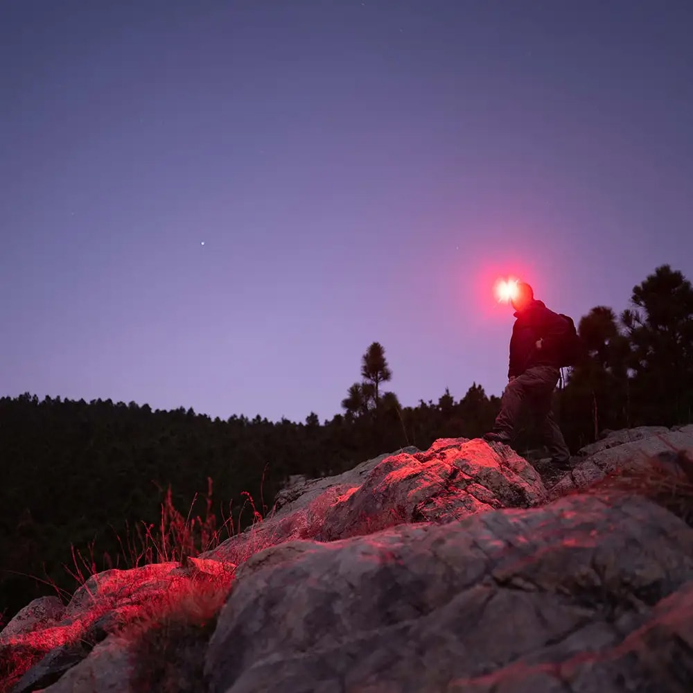 Latarka czołowa i kątowa Olight Perun 2 Mini Cool White Blue z opaską - 1100 lumenów