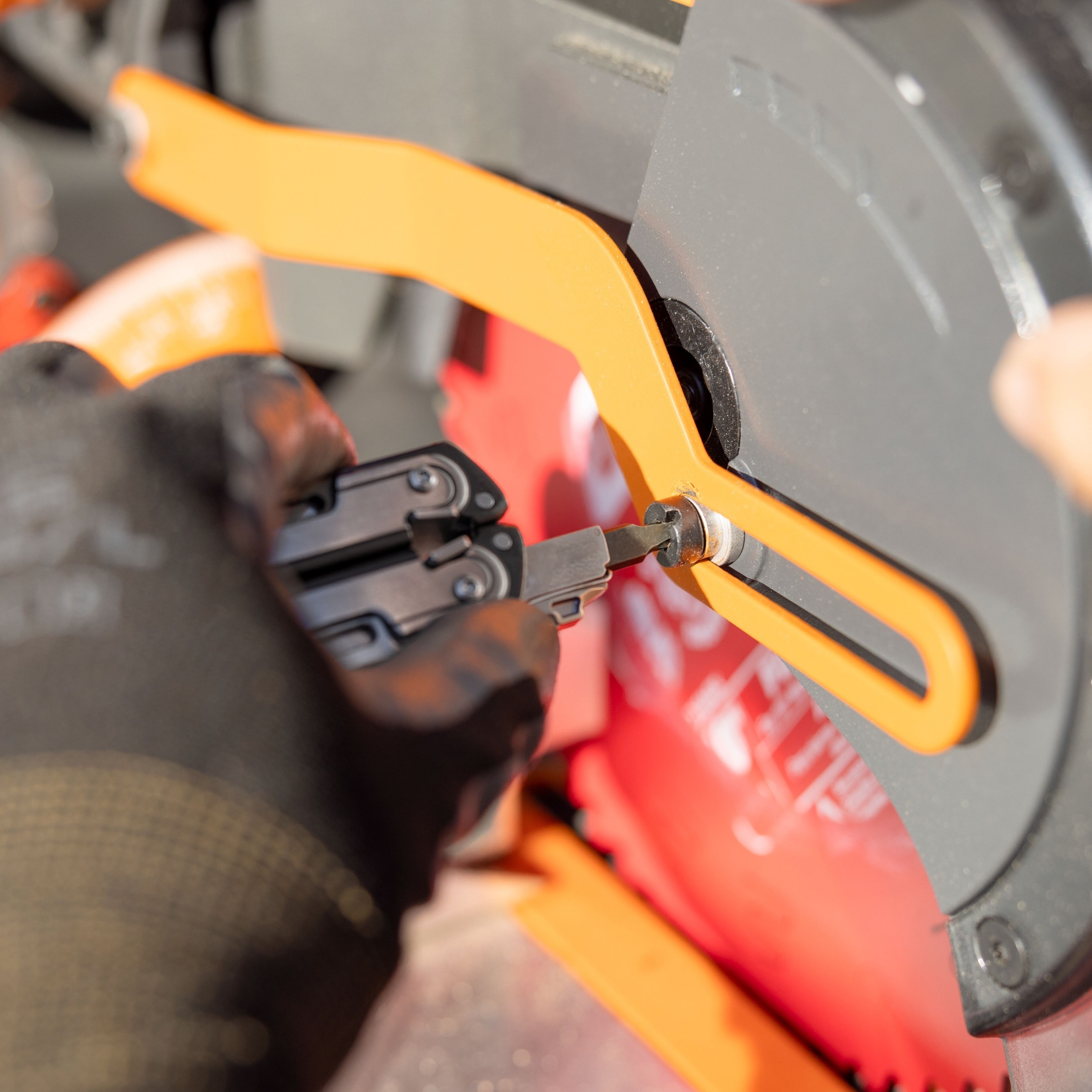 Multitool Leatherman ARC z kaburą