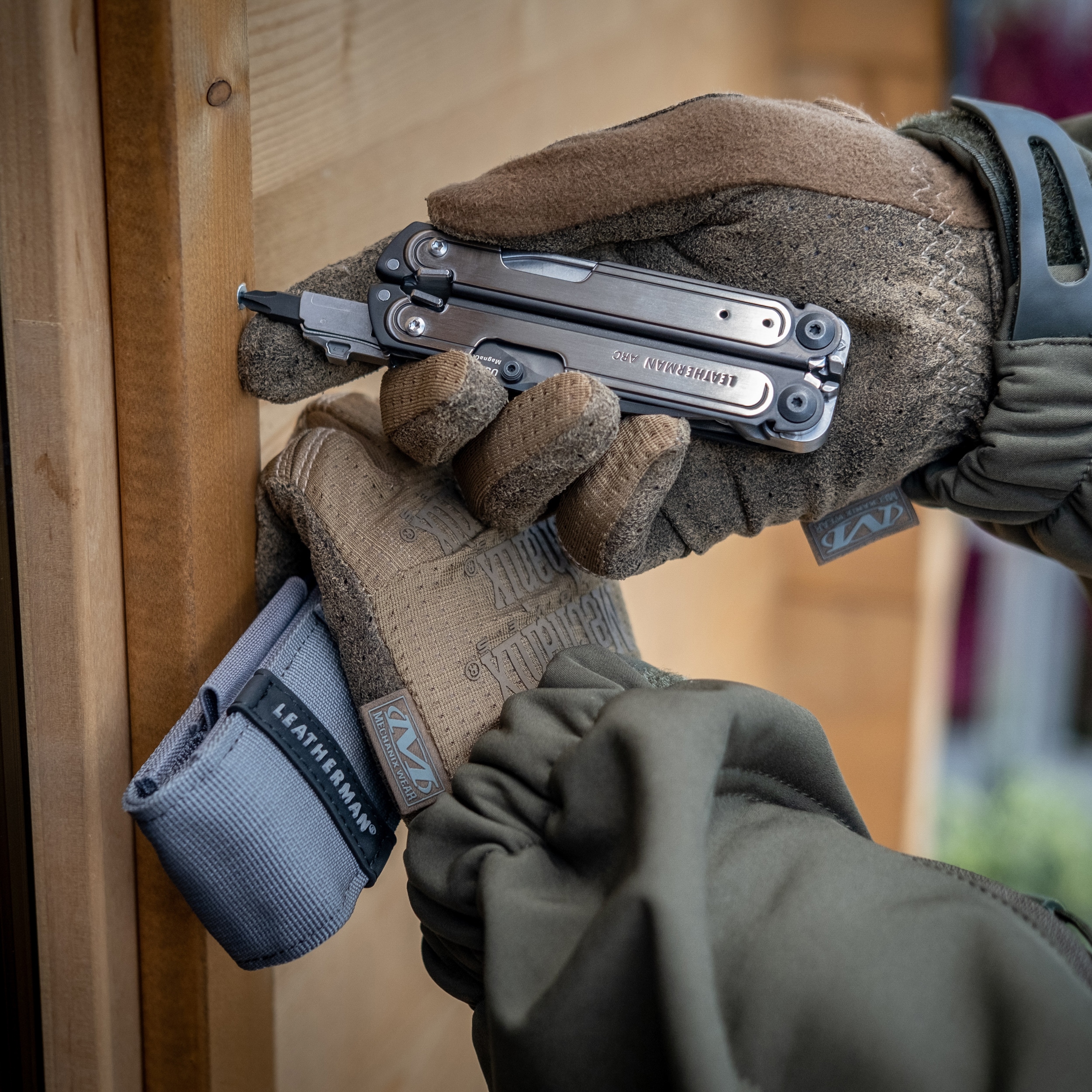 Multitool Leatherman ARC z kaburą