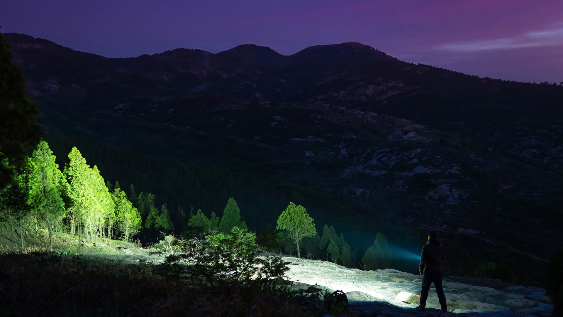 Latarka taktyczna Olight Warrior Mini 2 Black - 1750 lumenów