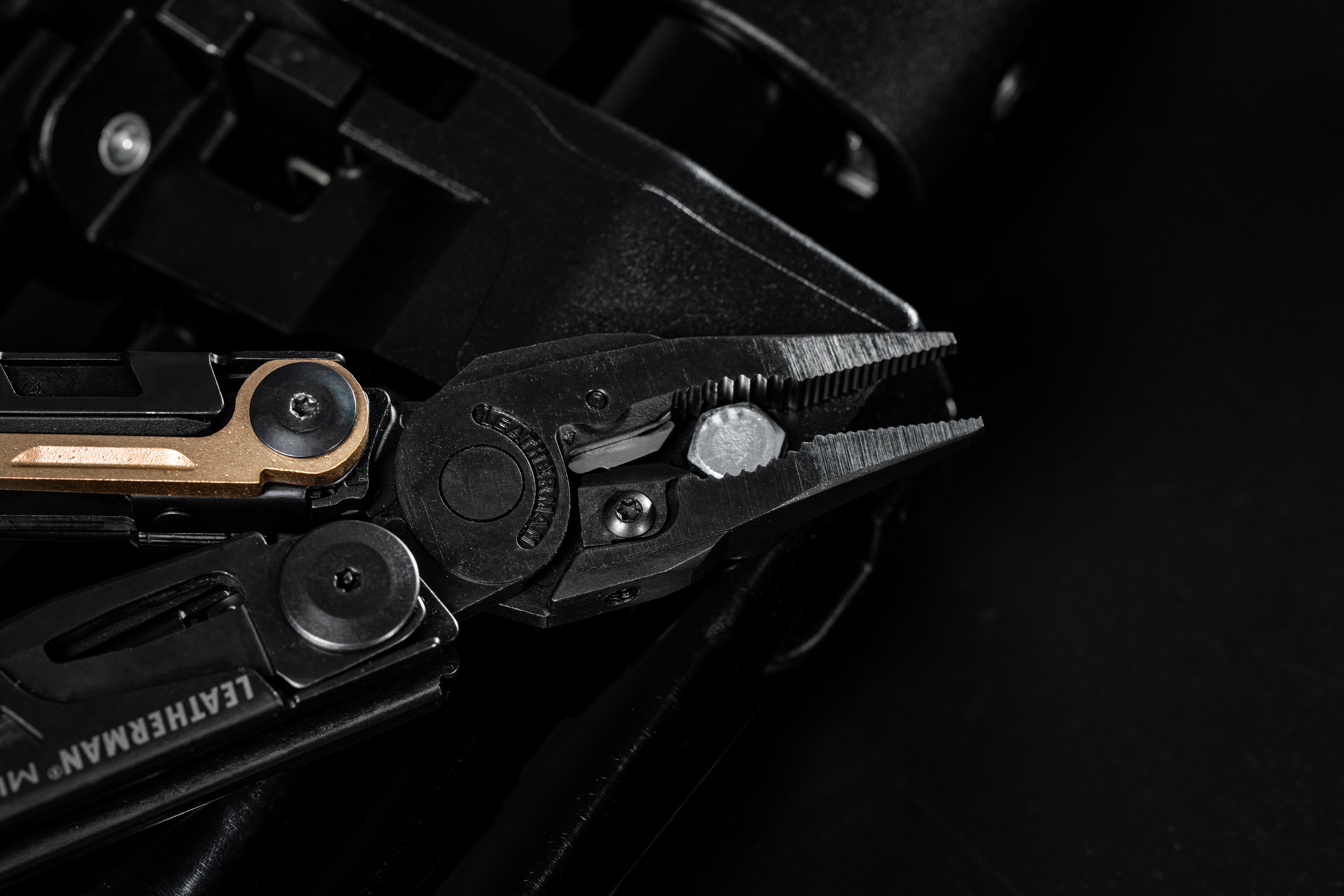 Multitool Leatherman MUT (833093)