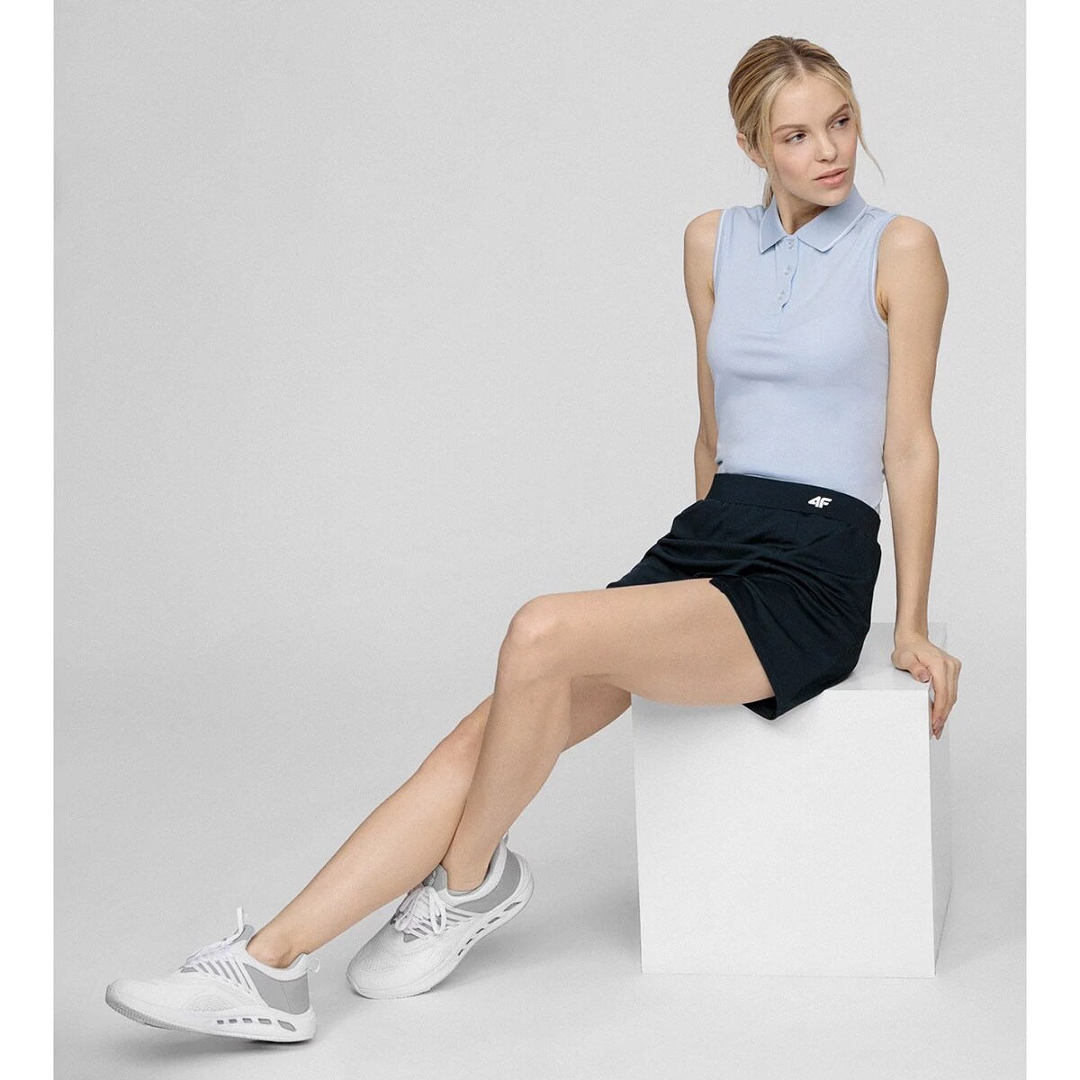 Koszulka funkcyjna polo damska bez rękawów 4F TSDF082 - jasny niebieski 