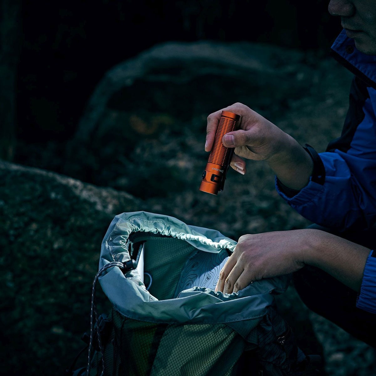 Latarka akumulatorowa Olight Baton 3 Pro Max Cool White Orange - 2500 lumenów