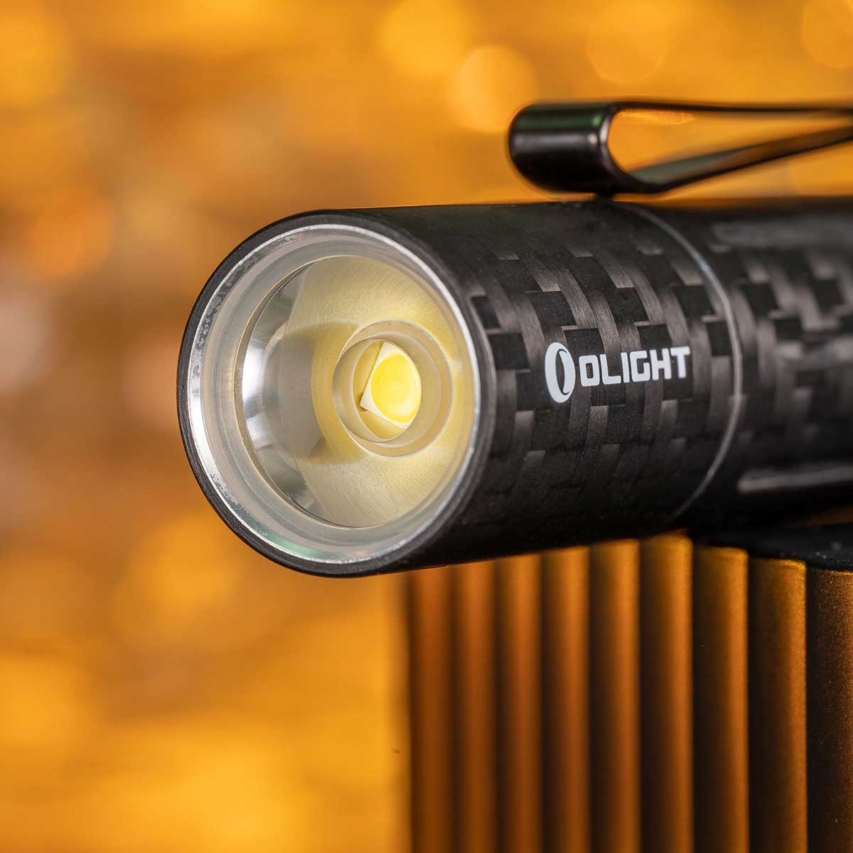 Ліхтарик Olight I5R EOS Carbon Fiber - 350 люменів